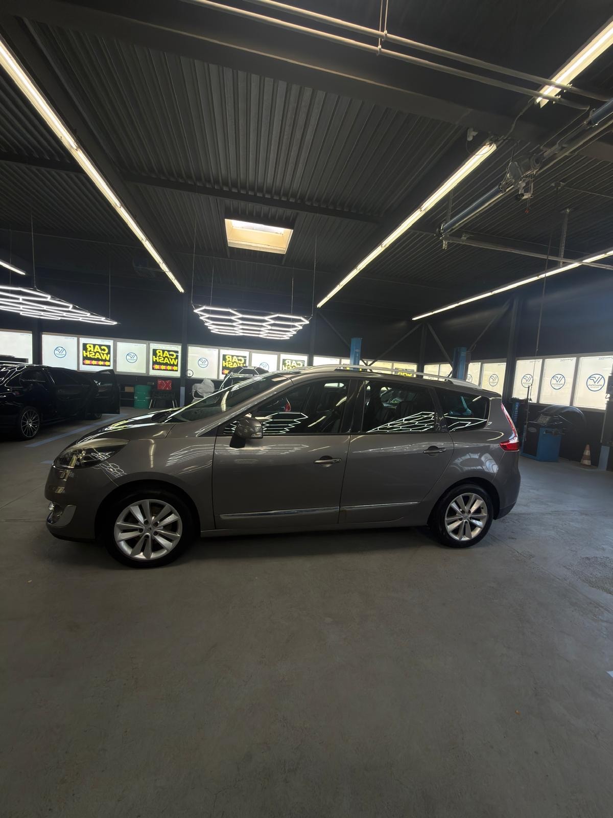 RENAULT Grand Scénic 1.4 16V Turbo Bose mit GARANTIE-image-7