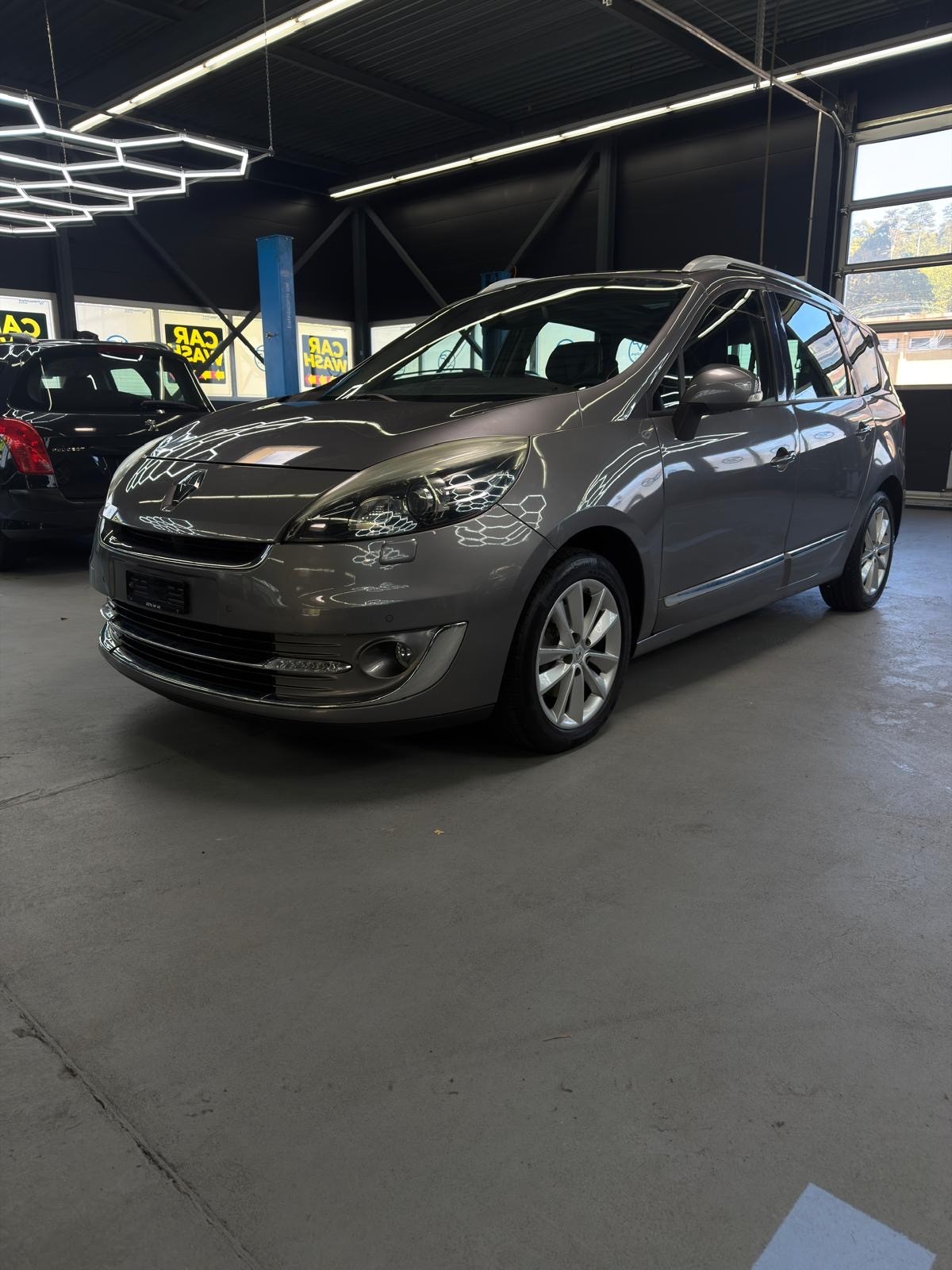 RENAULT Grand Scénic 1.4 16V Turbo Bose mit GARANTIE-image-8