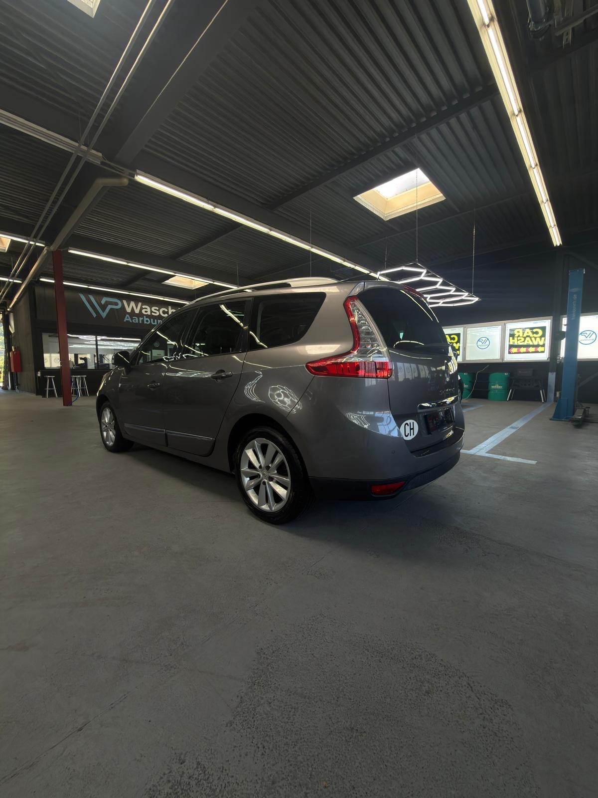 RENAULT Grand Scénic 1.4 16V Turbo Bose mit GARANTIE-image-3