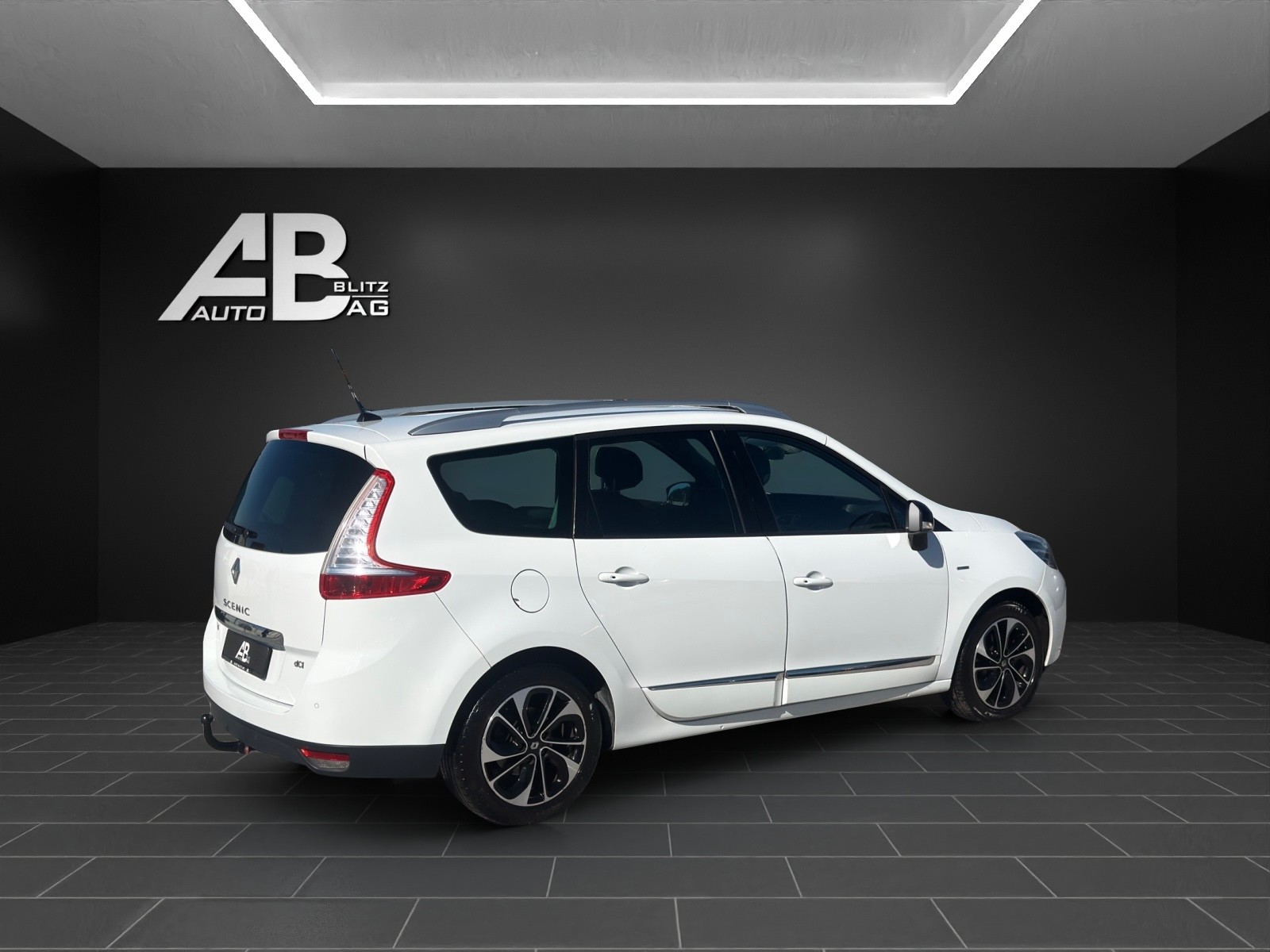 RENAULT Scénic 1.5 dCi Bose EDC-image-4