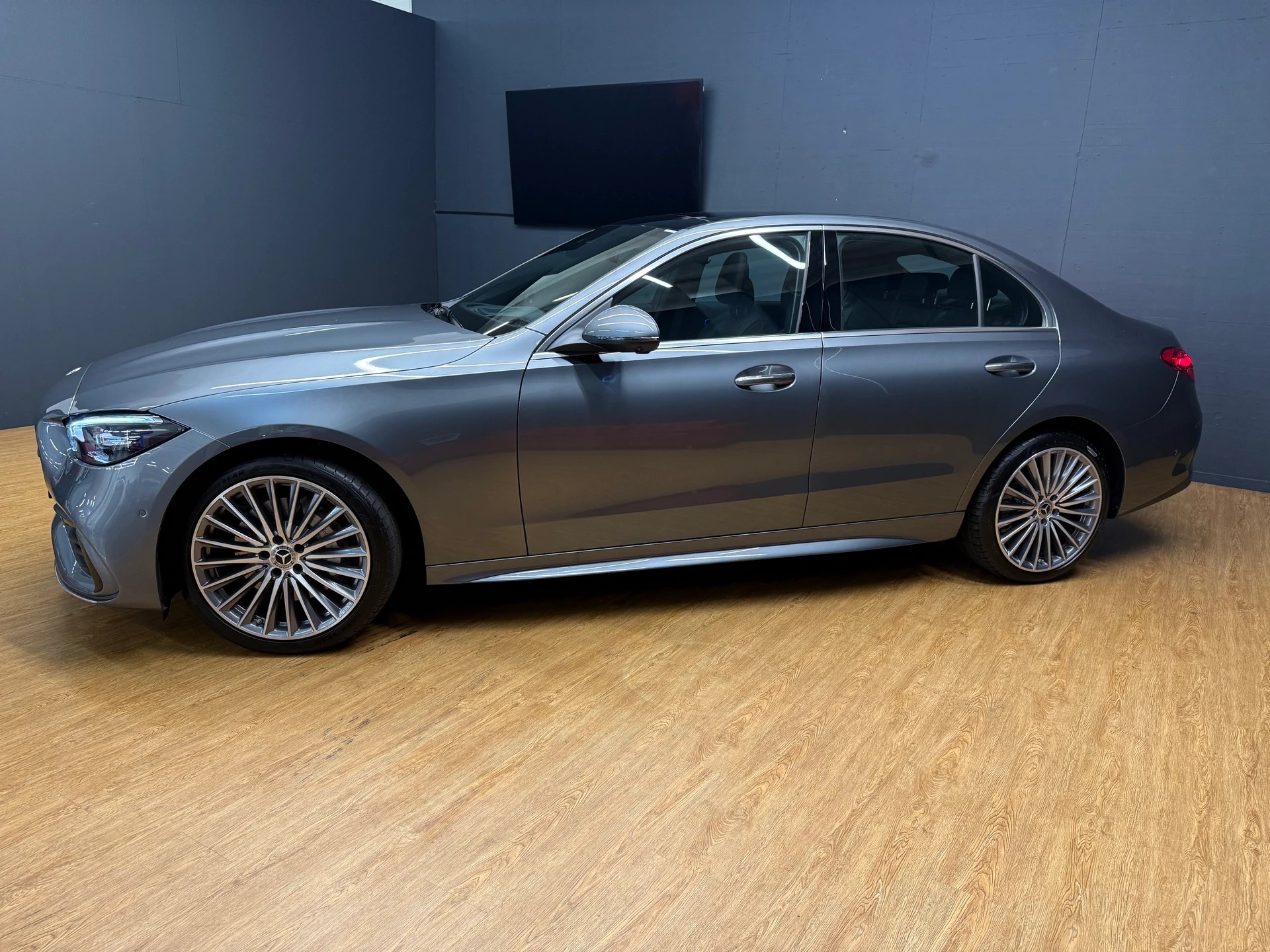 MERCEDES-BENZ C 220 d 4M - SwissStar - AMG / DISTRONIC / 360 Grad Kamera / Leder Nappa / Hinterachslenkung-image-2