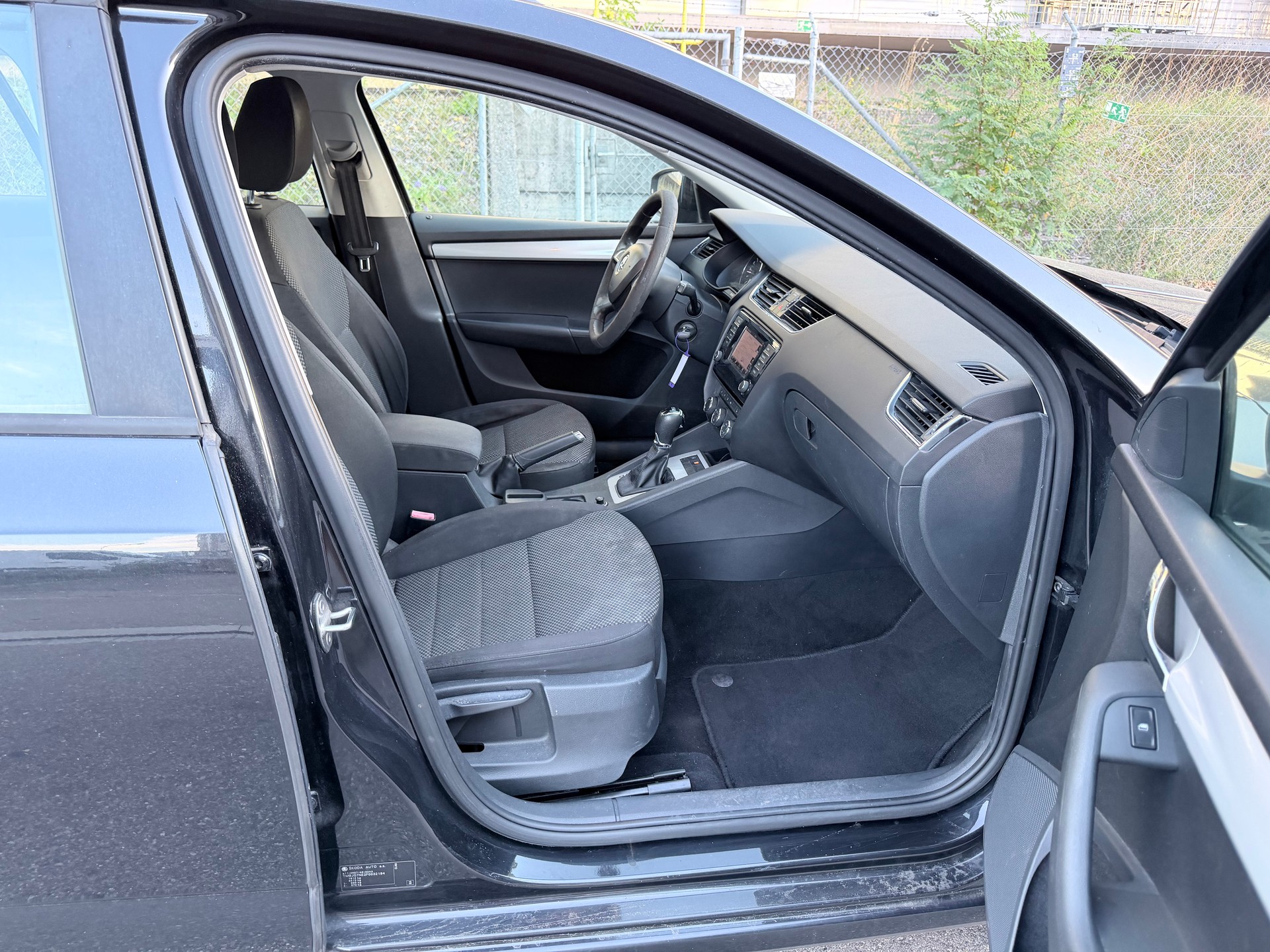 SKODA Octavia Combi 1.6 TDI Elegance DSG-image-10