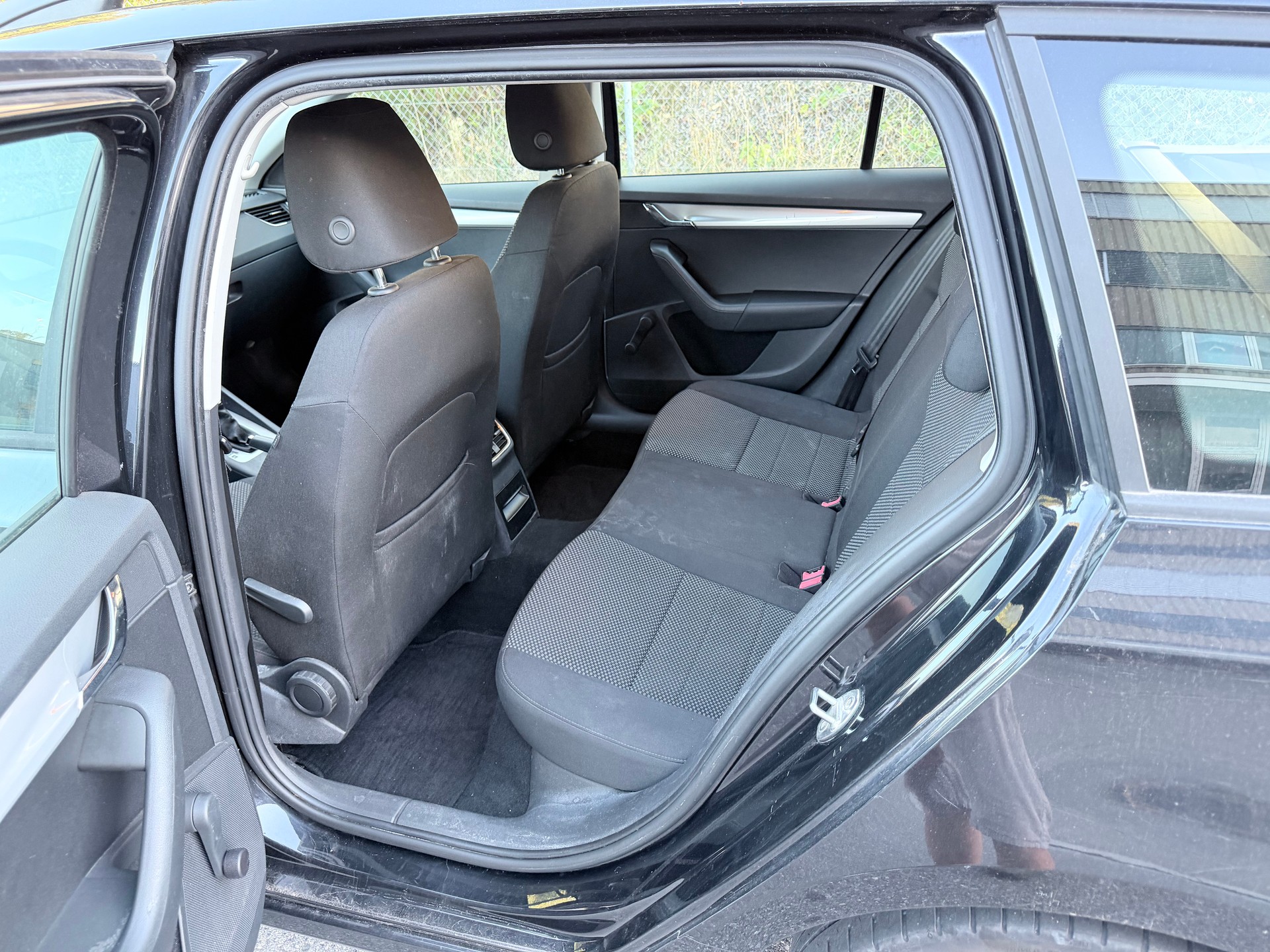 SKODA Octavia Combi 1.6 TDI Elegance DSG-image-9