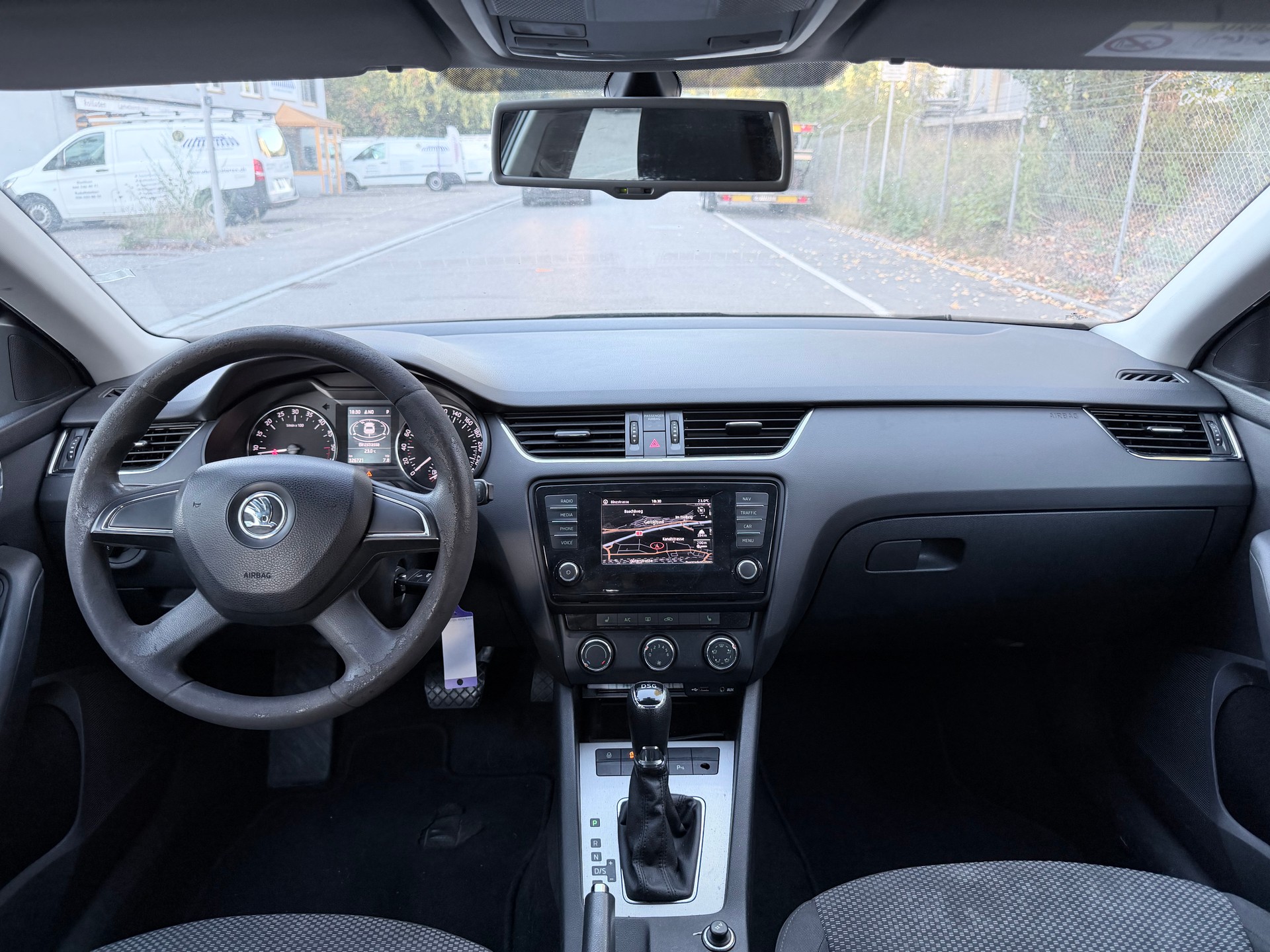 SKODA Octavia Combi 1.6 TDI Elegance DSG-image-12