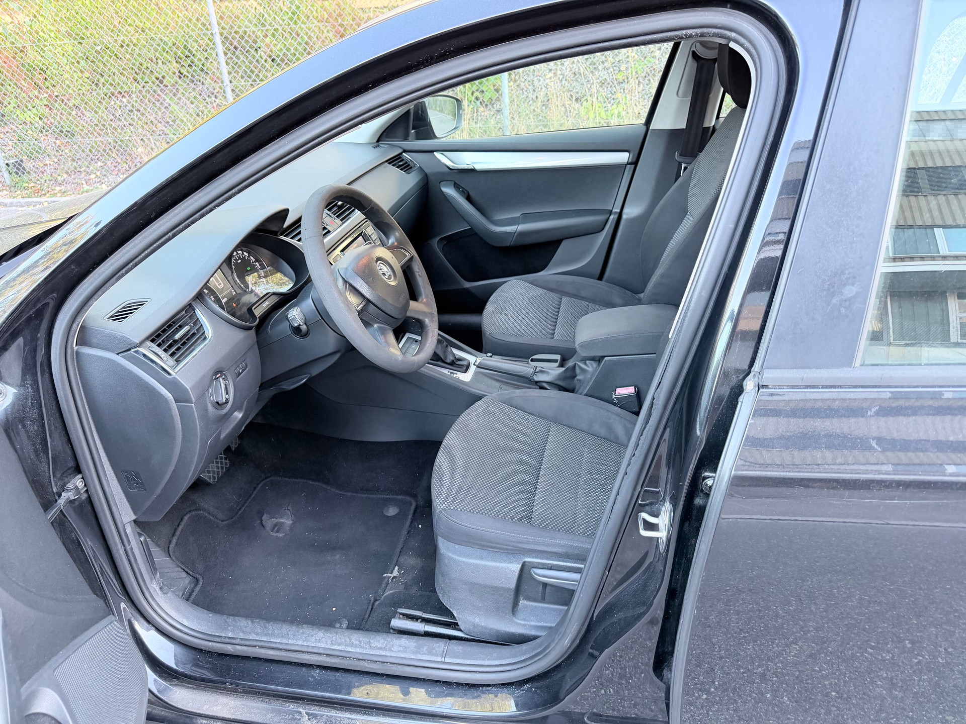 SKODA Octavia Combi 1.6 TDI Elegance DSG-image-8