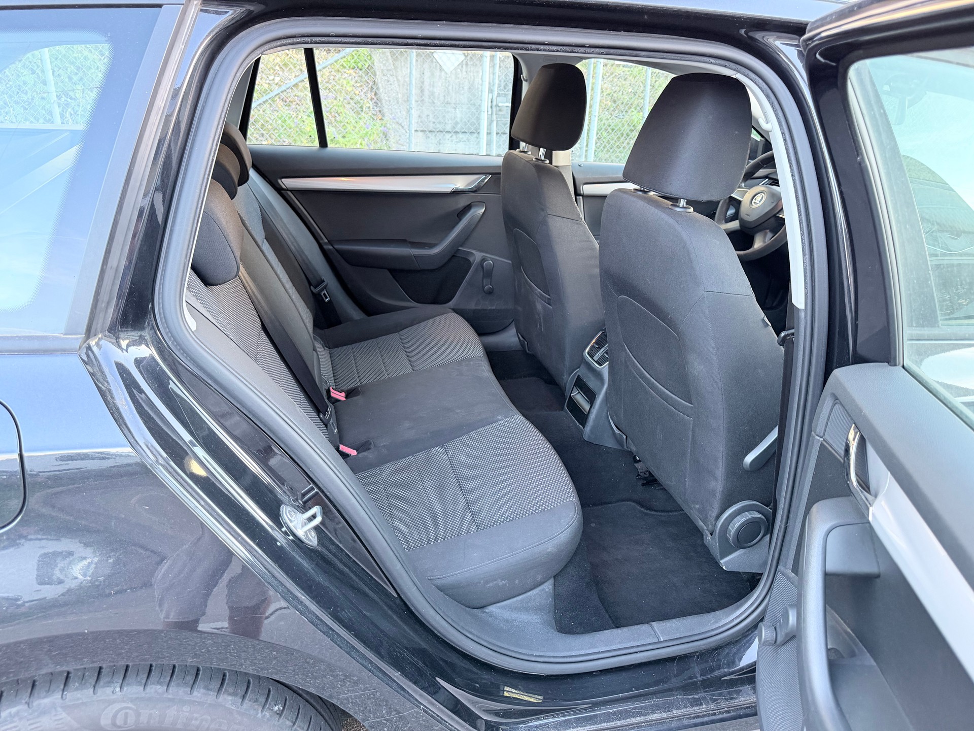 SKODA Octavia Combi 1.6 TDI Elegance DSG-image-11