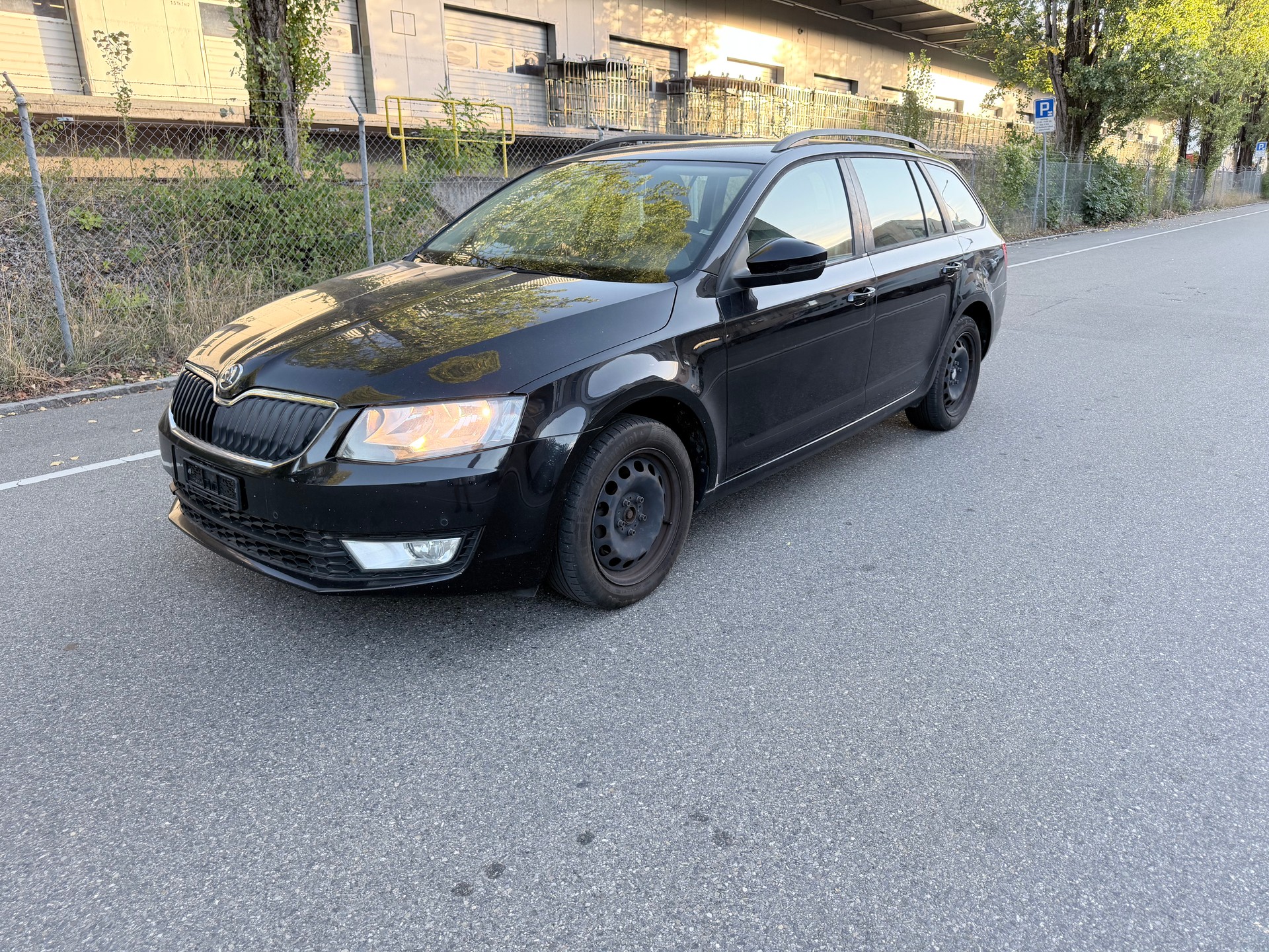 SKODA Octavia Combi 1.6 TDI Elegance DSG-image-0