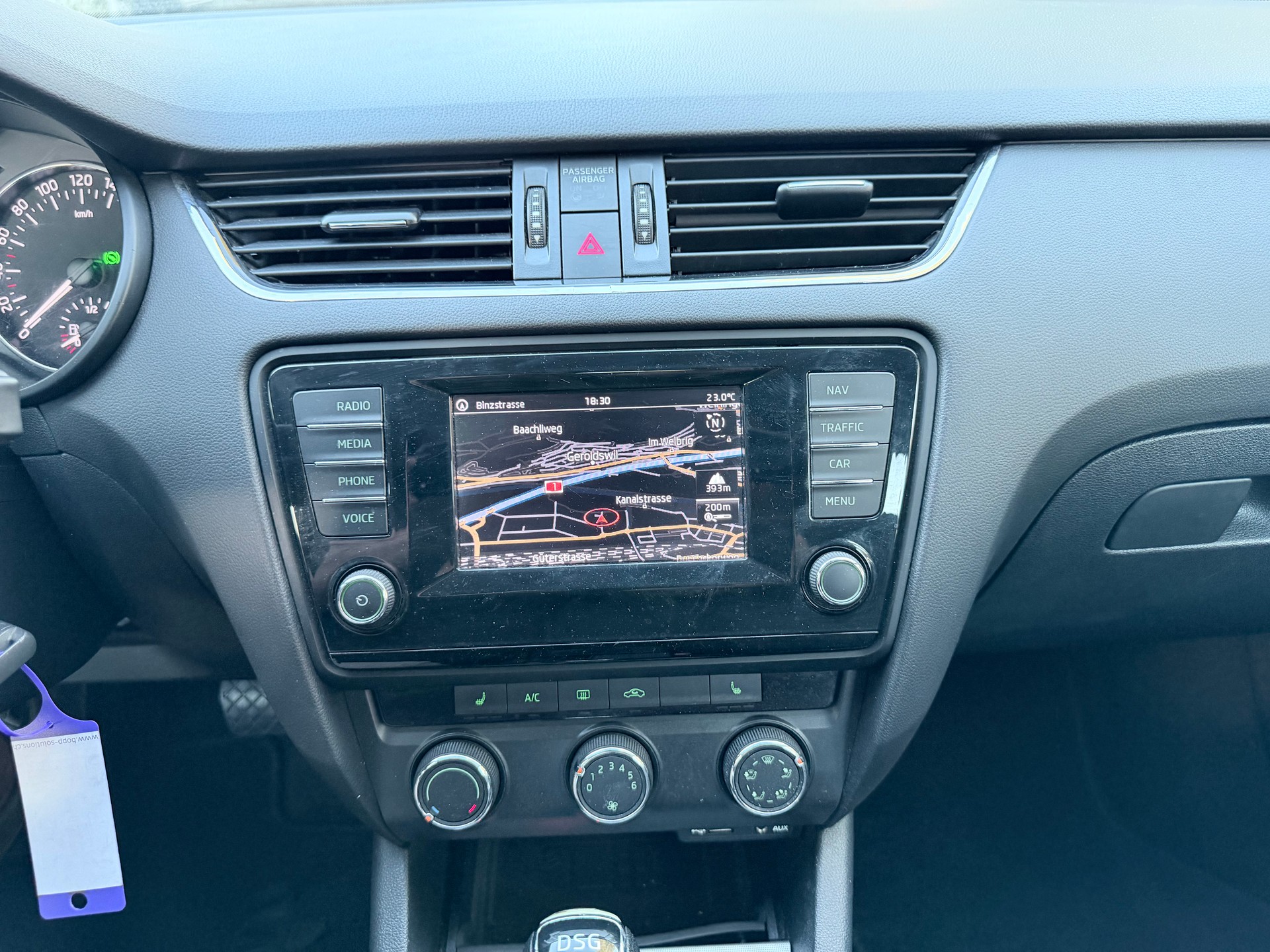 SKODA Octavia Combi 1.6 TDI Elegance DSG-image-13