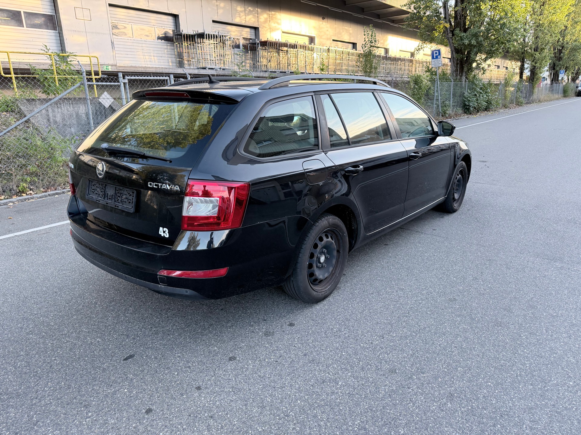 SKODA Octavia Combi 1.6 TDI Elegance DSG-image-6