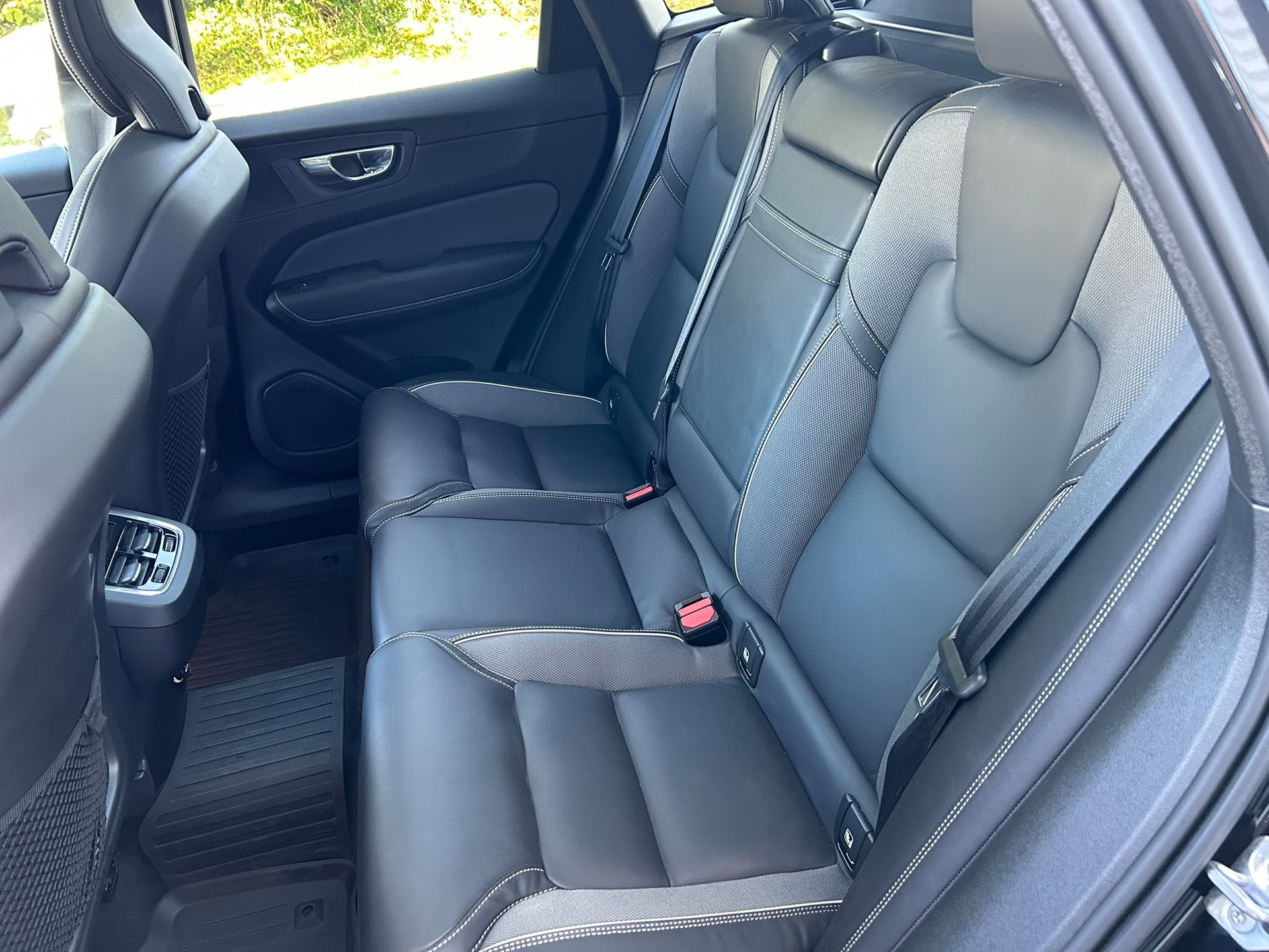 VOLVO XC60 T5 AWD R-Design Geartronic-image-8