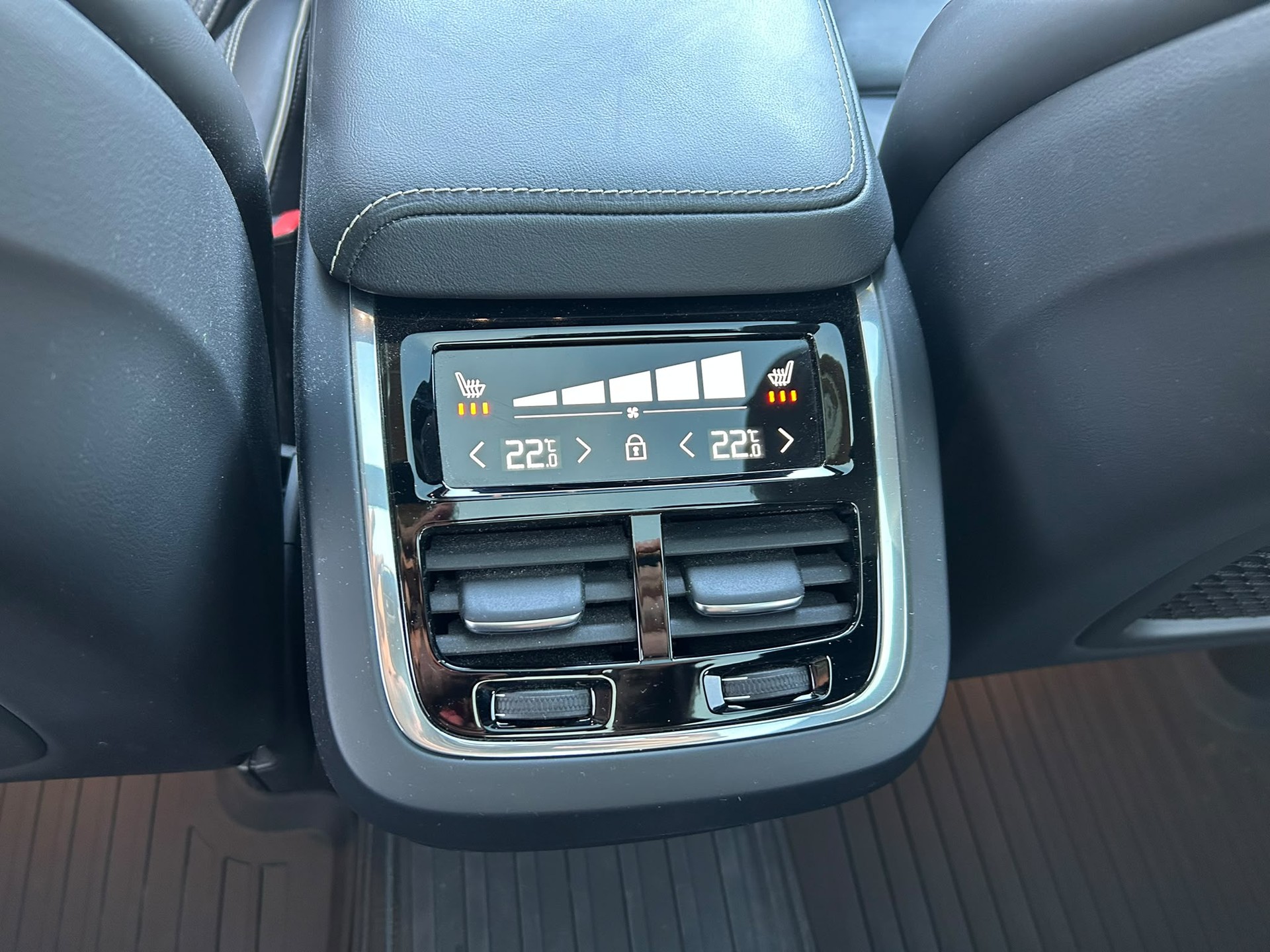 VOLVO XC60 T5 AWD R-Design Geartronic-image-12