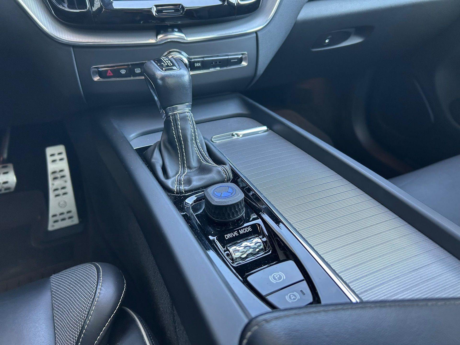 VOLVO XC60 T5 AWD R-Design Geartronic-image-10