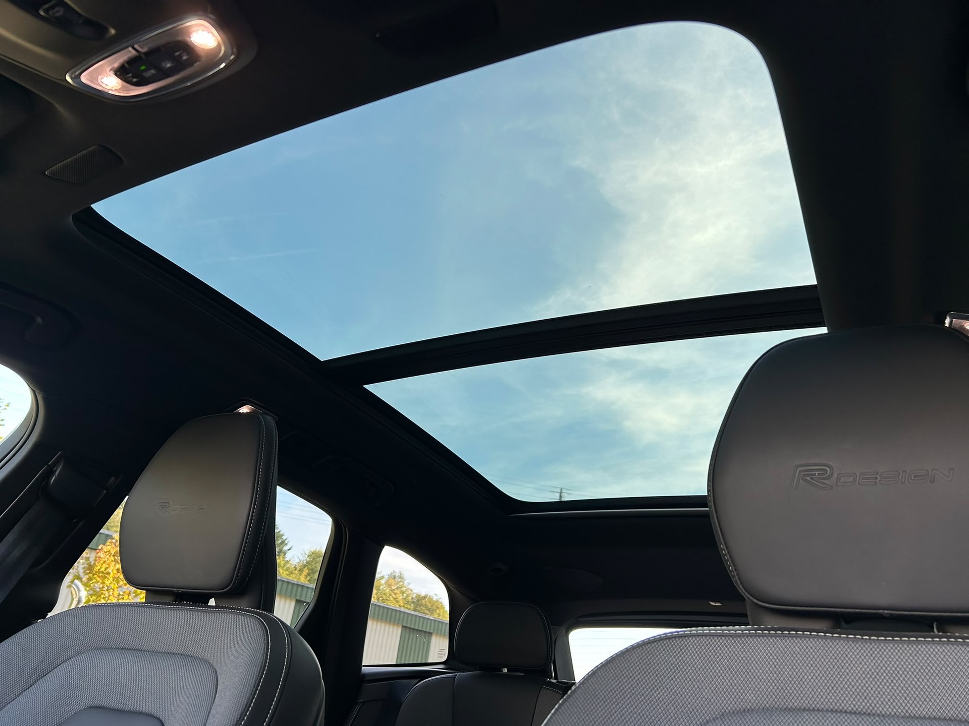 VOLVO XC60 T5 AWD R-Design Geartronic-image-13