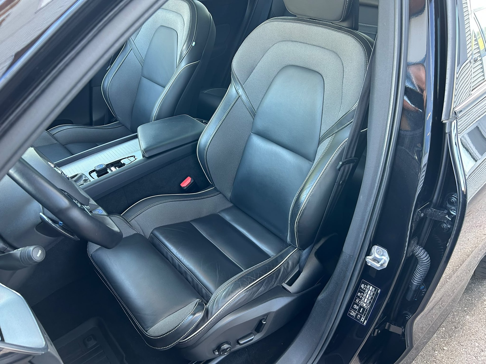 VOLVO XC60 T5 AWD R-Design Geartronic-image-6