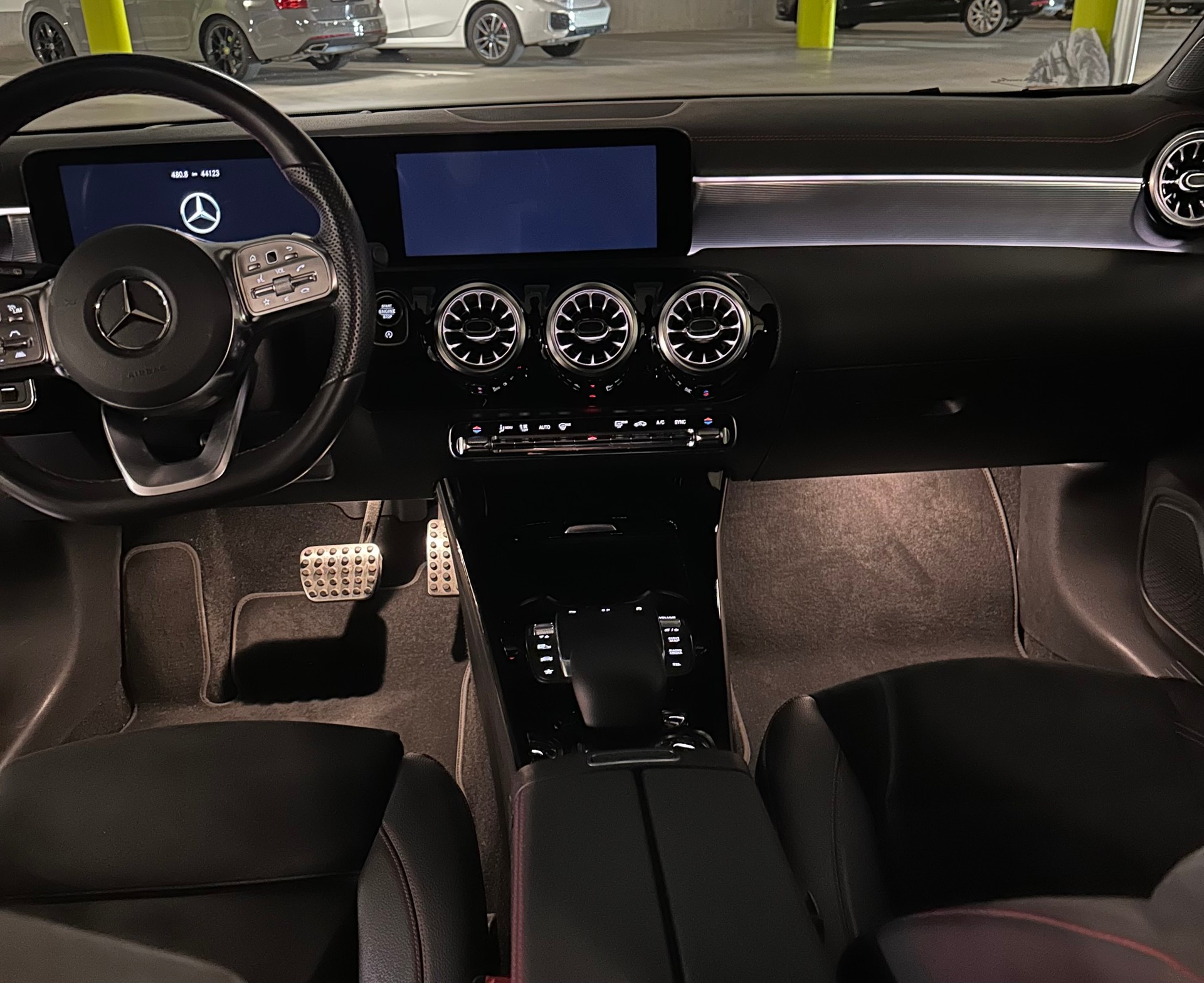 MERCEDES-BENZ CLA 250 AMG Line 4matic-image-4