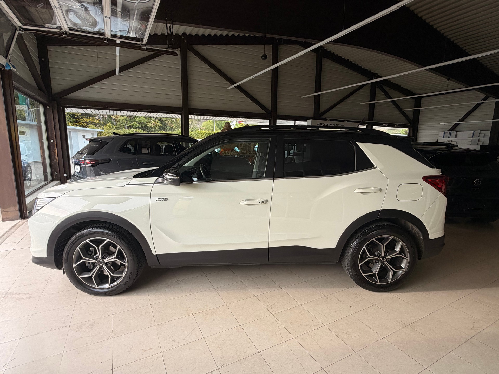 KGM-SsangYong Korando 1.6e Xdi Black Edition 4WD Automat-image-0