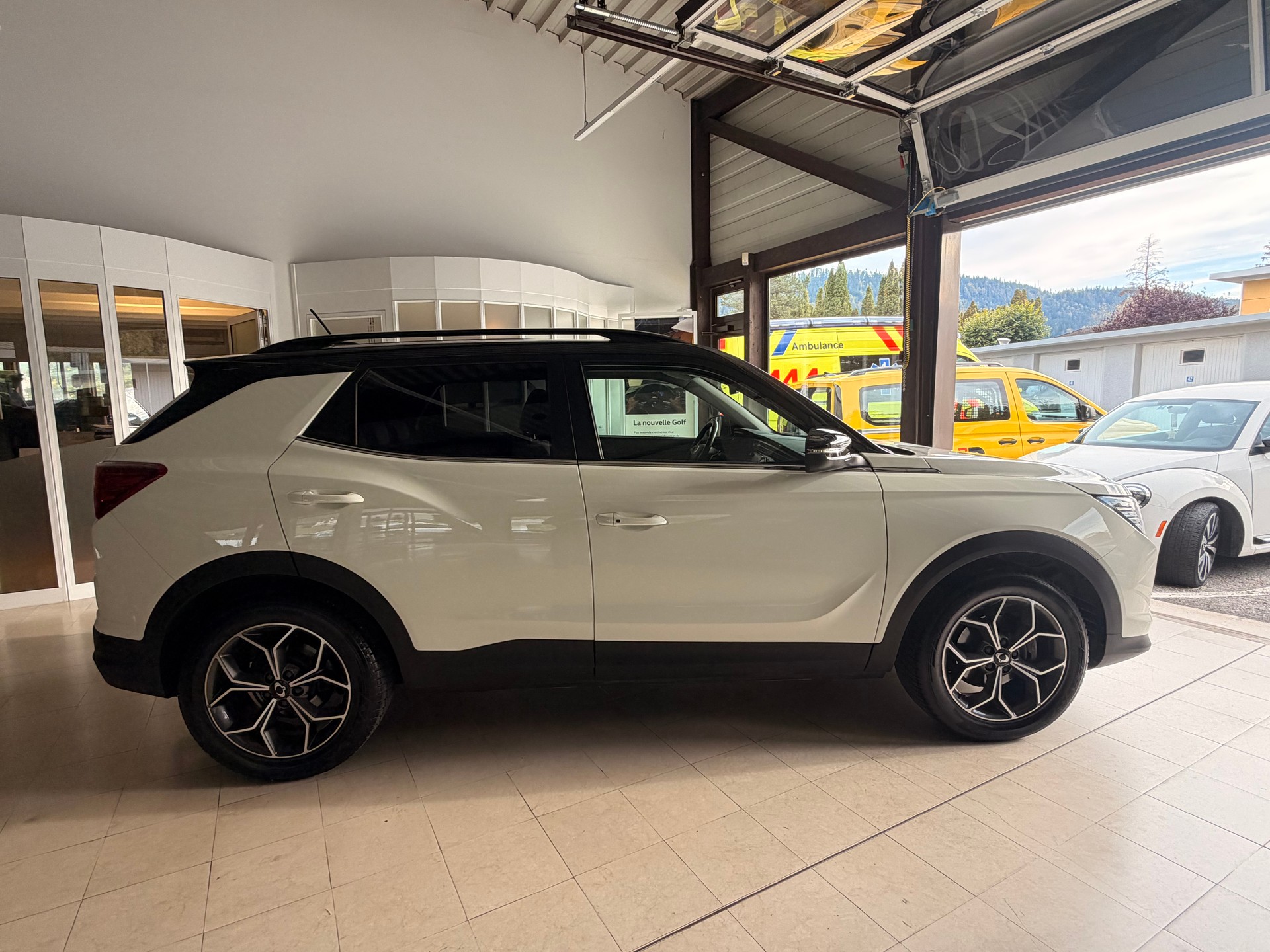 KGM-SsangYong Korando 1.6e Xdi Black Edition 4WD Automat-image-1