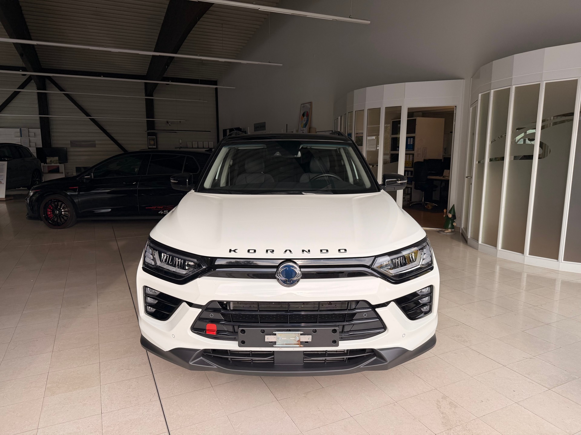 KGM-SsangYong Korando 1.6e Xdi Black Edition 4WD Automat-image-2
