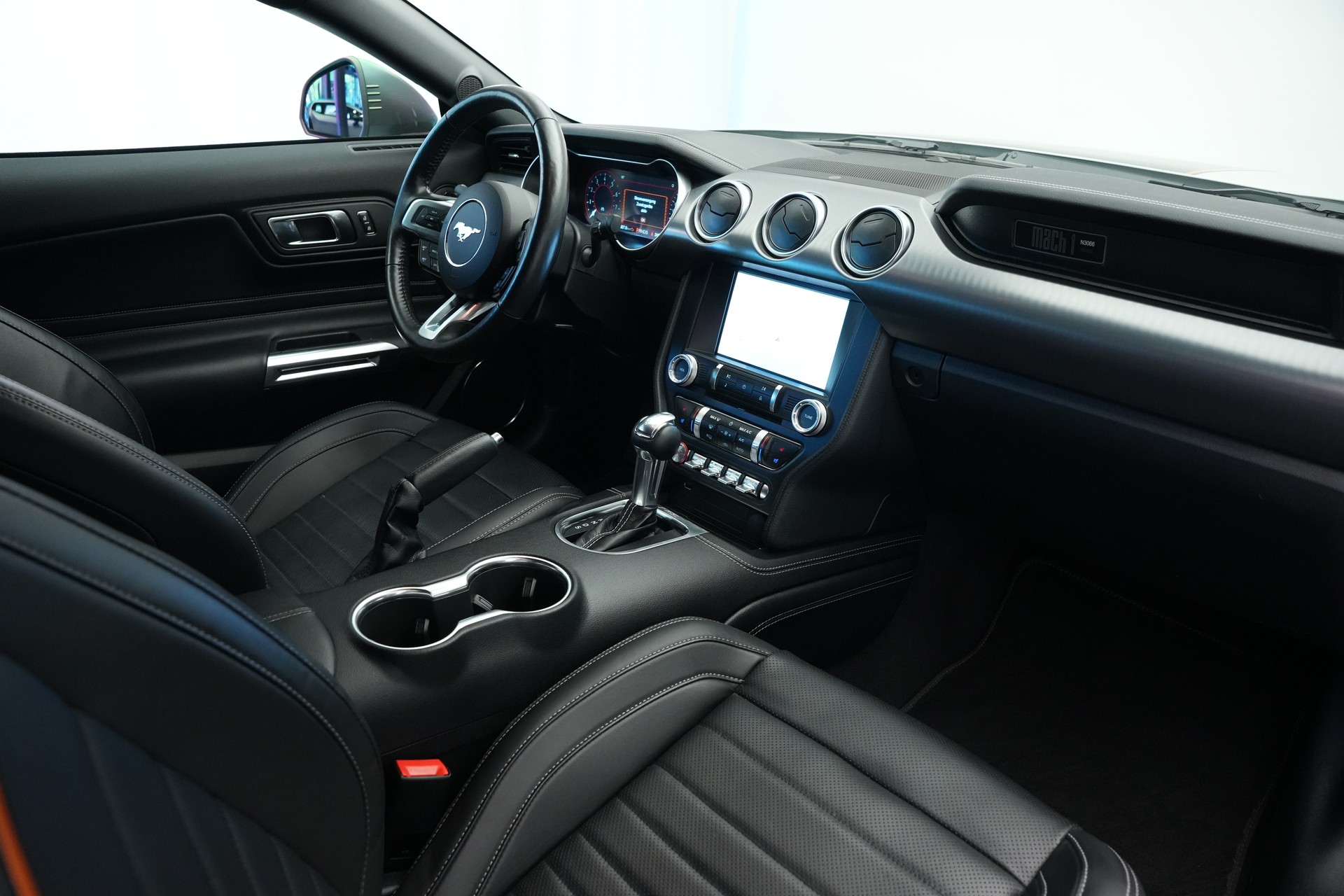 FORD Mustang Fastback 5.0 V8 Mach 1-image-11