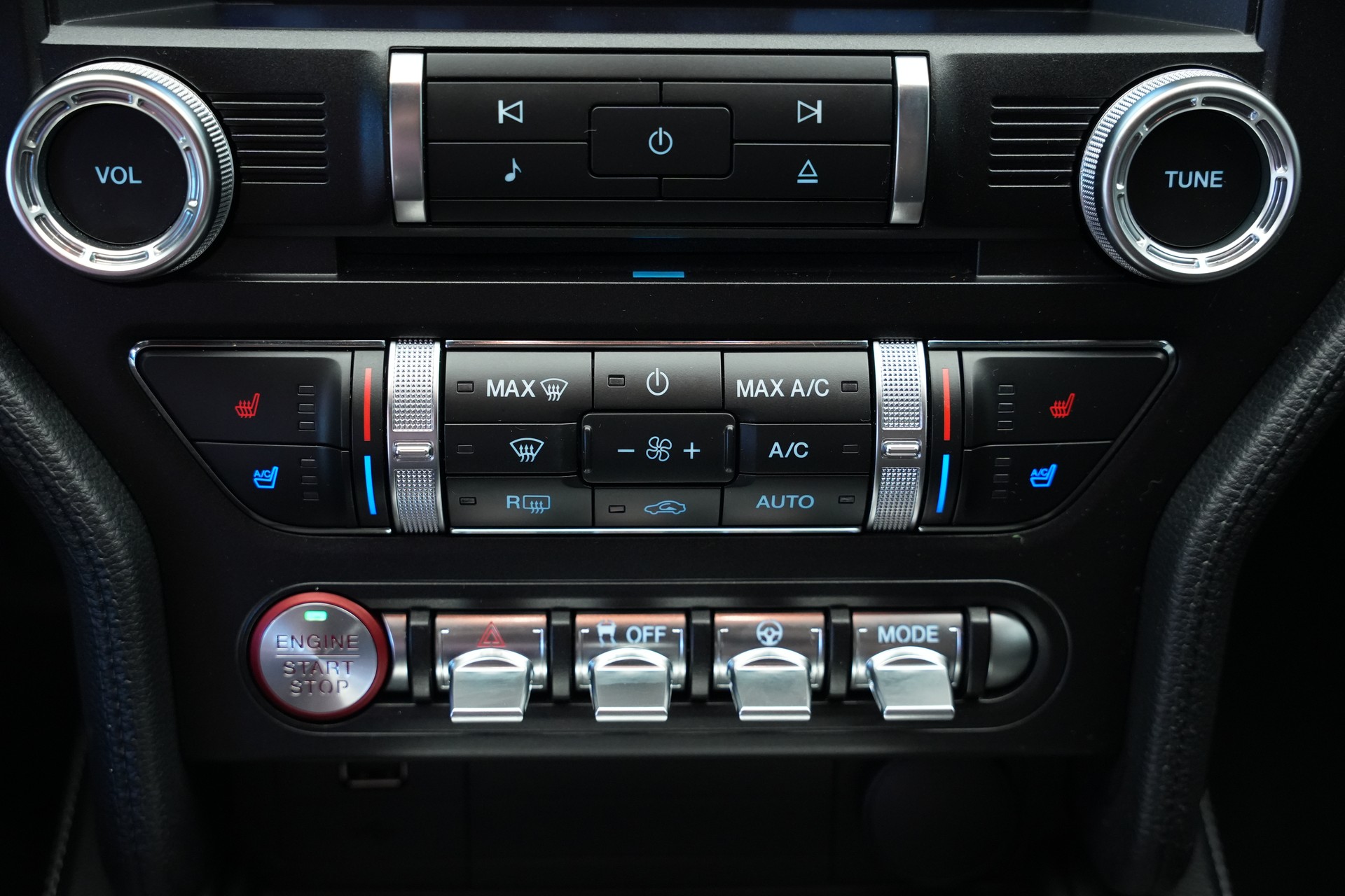 FORD Mustang Fastback 5.0 V8 Mach 1-image-28