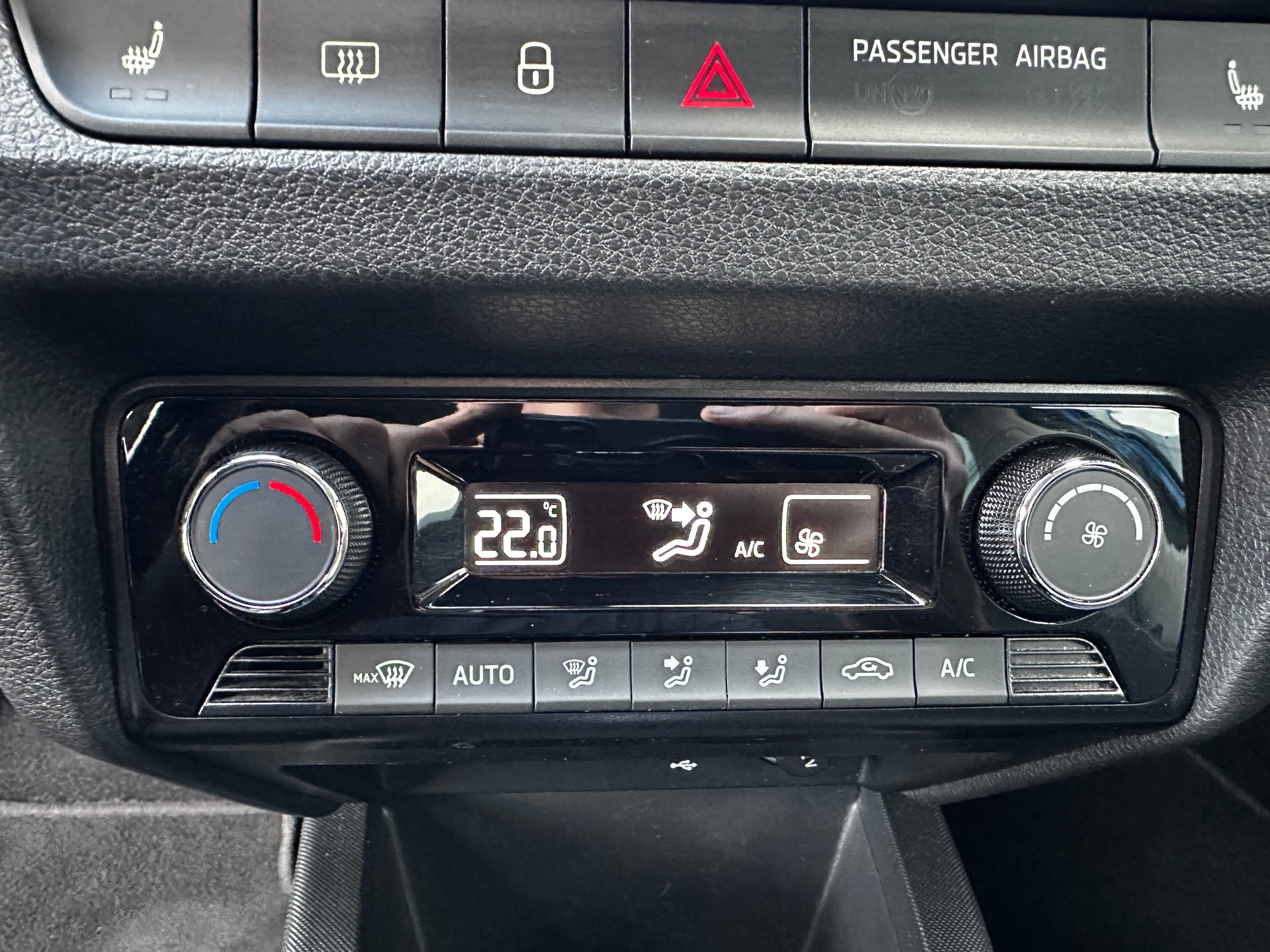 SKODA Fabia 1.0 TSI Ambition DSG-image-12