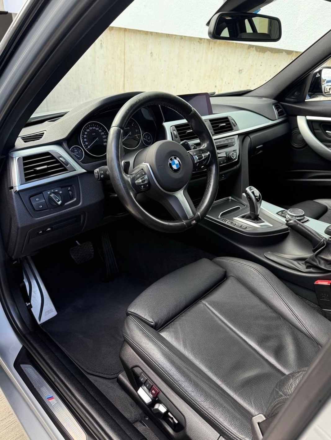 BMW 320d xDrive M-Paket-image-4