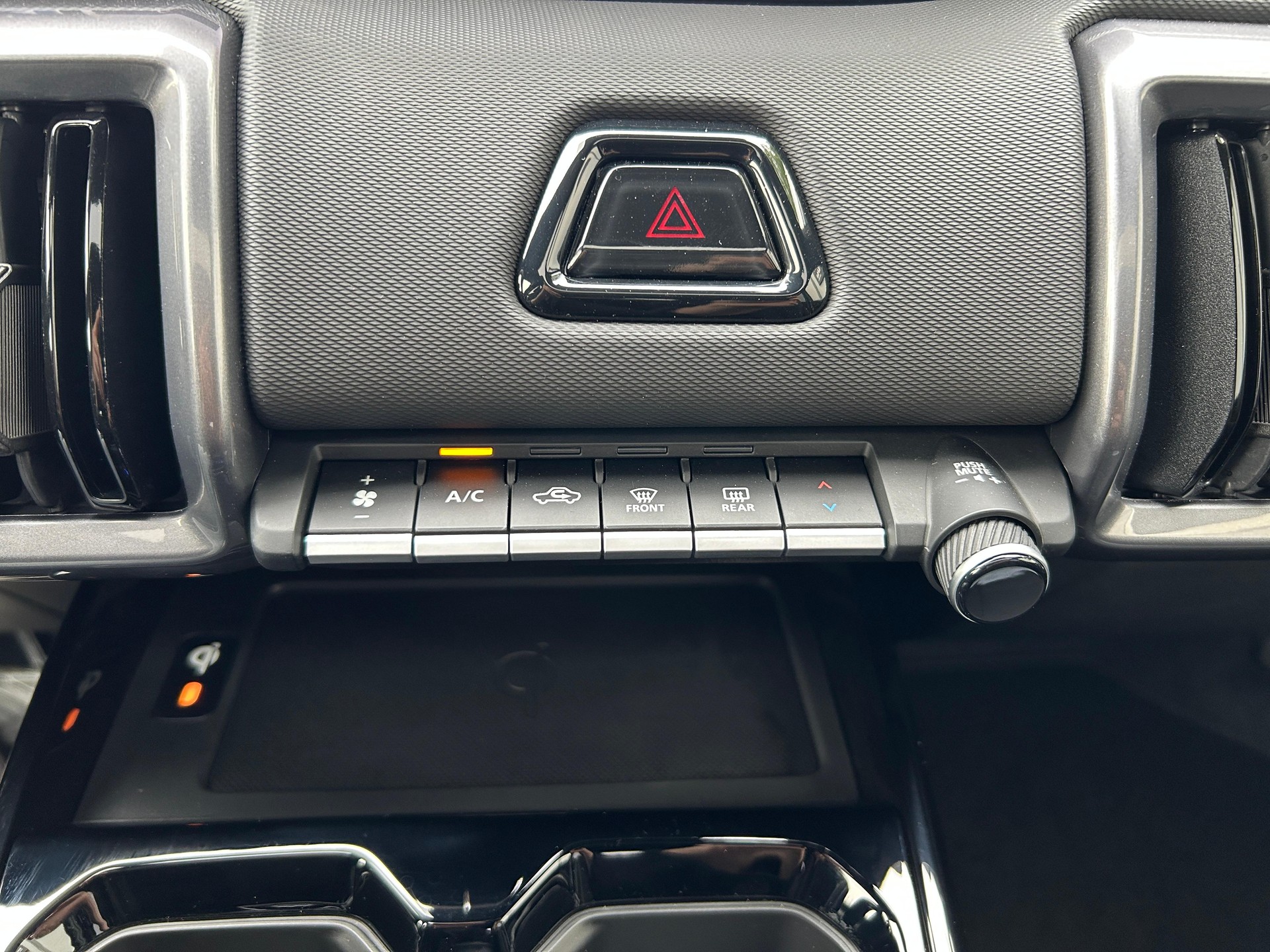 TOYOTA Urban Cruiser Premium AWD-image-9