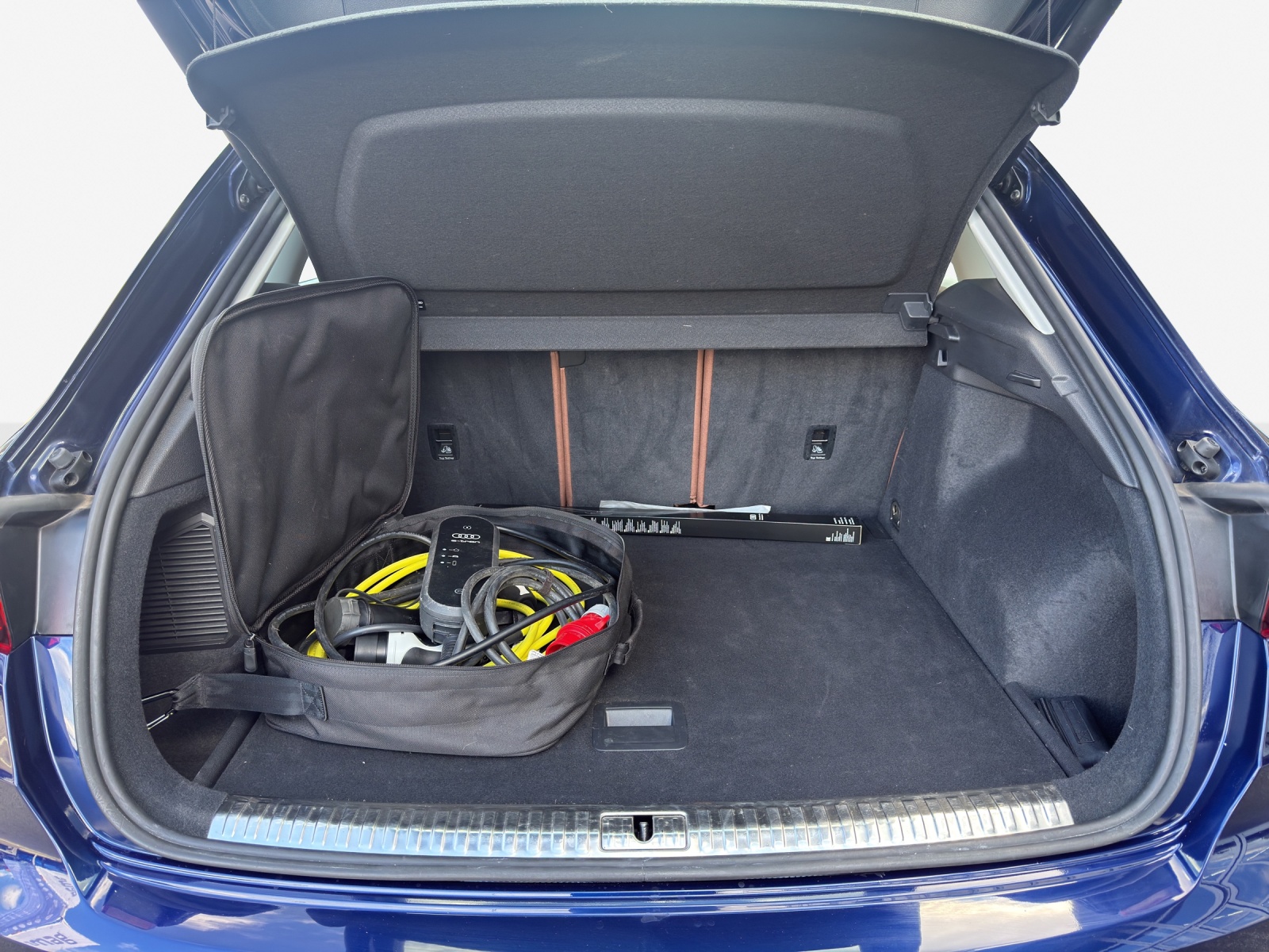 AUDI Q3 45 TFSI e S line S-tronic-image-13