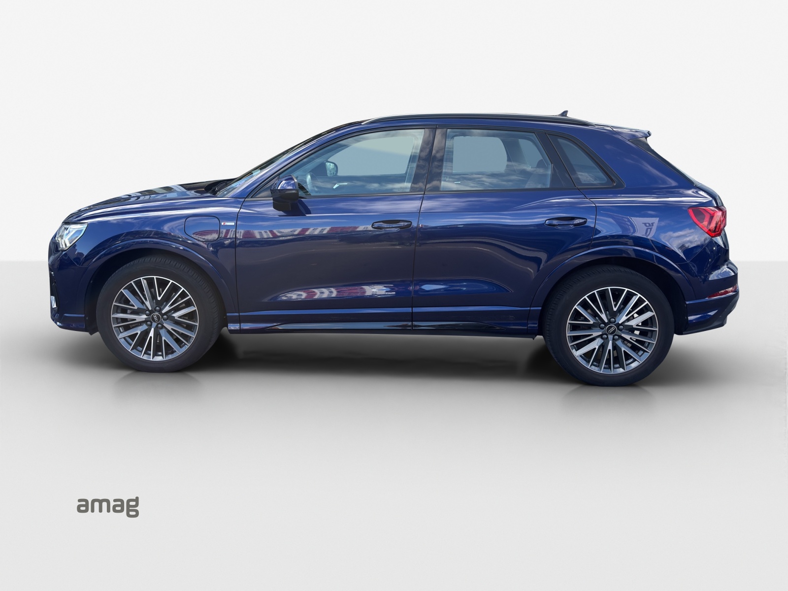 AUDI Q3 45 TFSI e S line S-tronic-image-1
