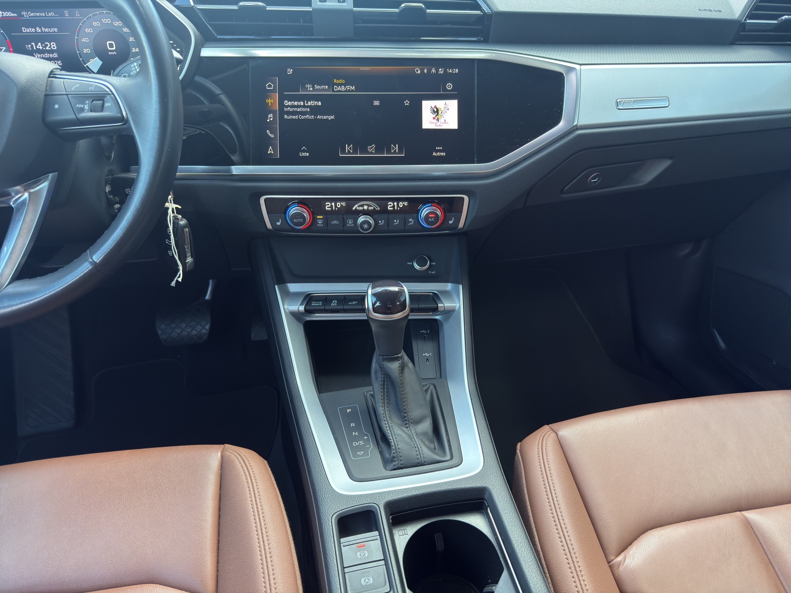 AUDI Q3 45 TFSI e S line S-tronic-image-11