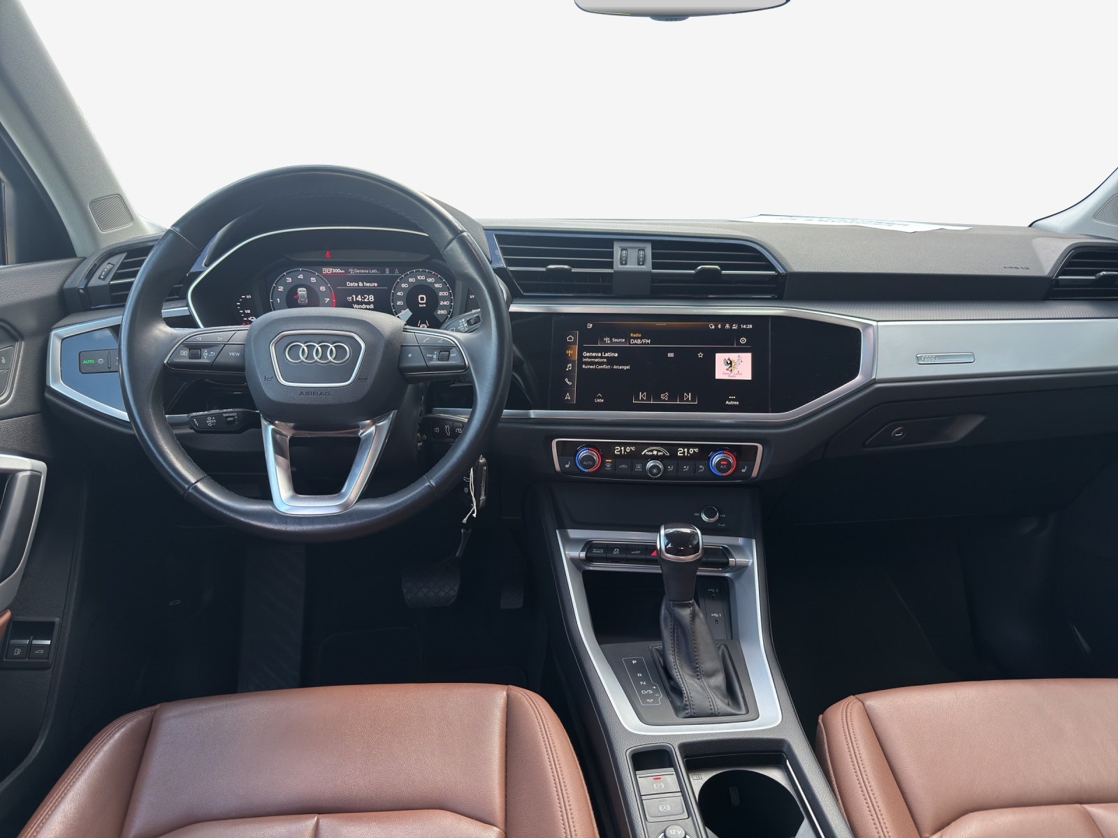 AUDI Q3 45 TFSI e S line S-tronic-image-9