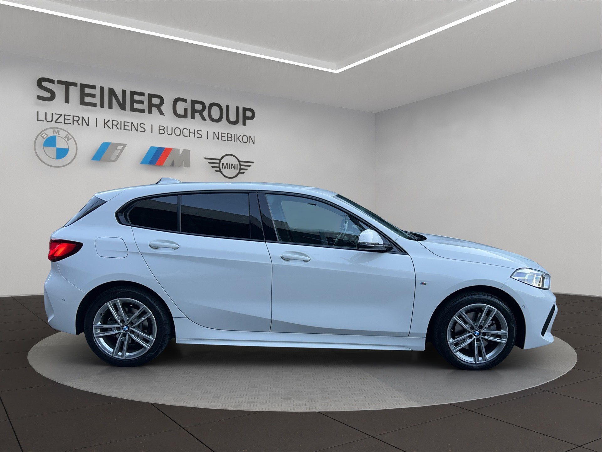 BMW 118i Pure M Sport Steptronic-image-3