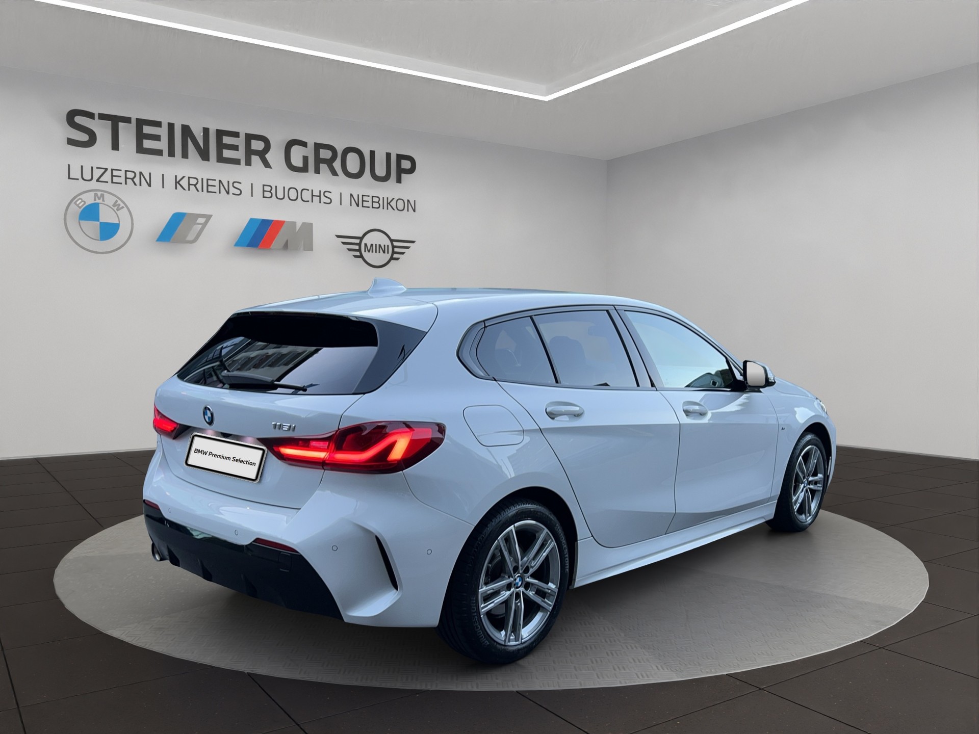 BMW 118i Pure M Sport Steptronic-image-4