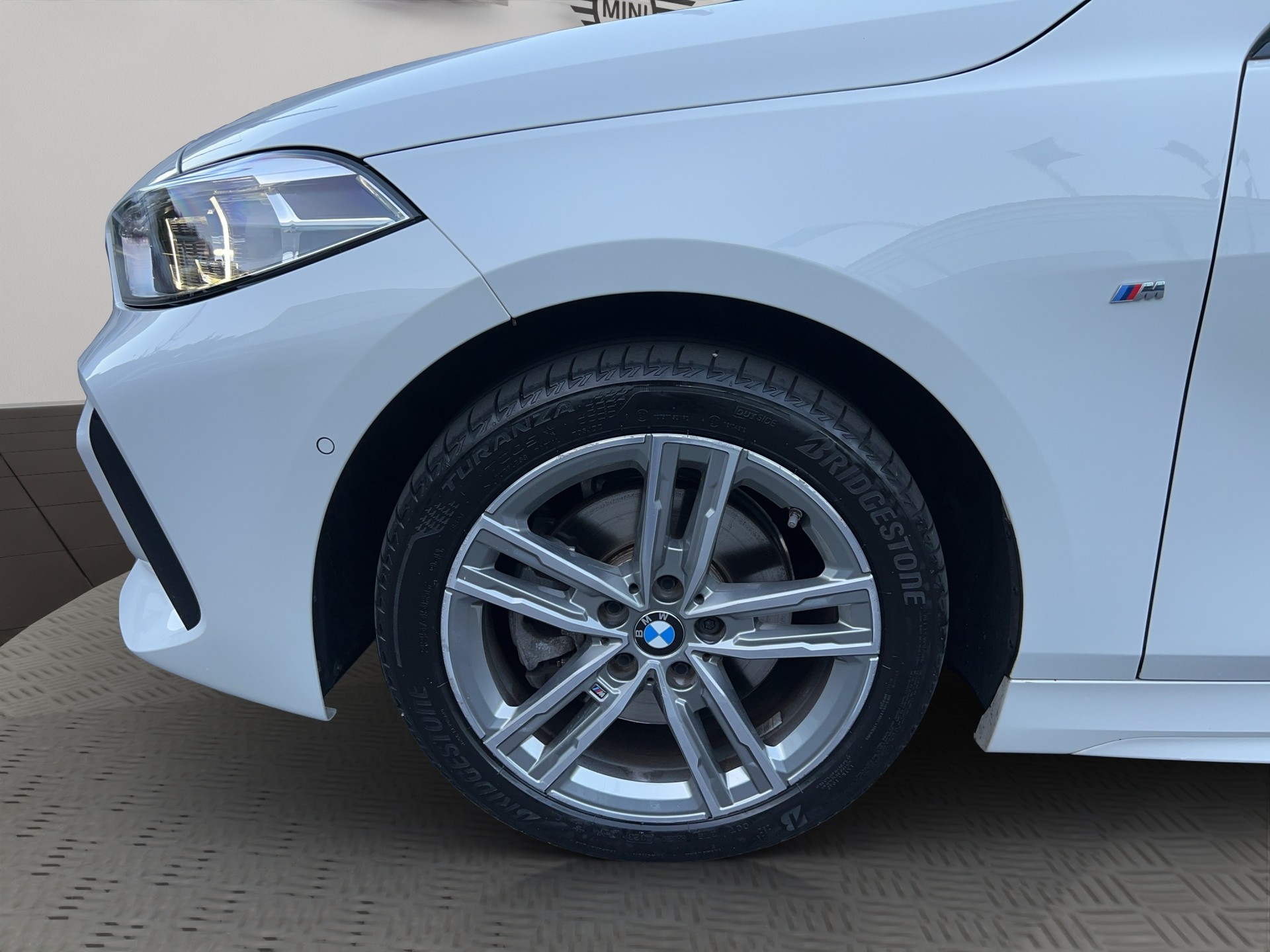 BMW 118i Pure M Sport Steptronic-image-8