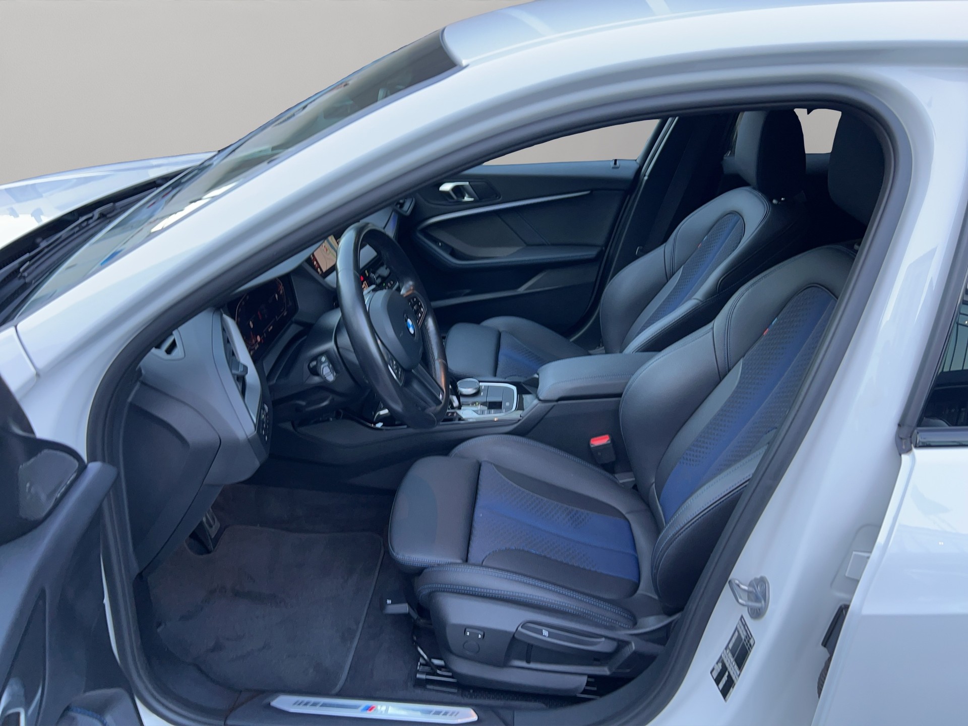 BMW 118i Pure M Sport Steptronic-image-10