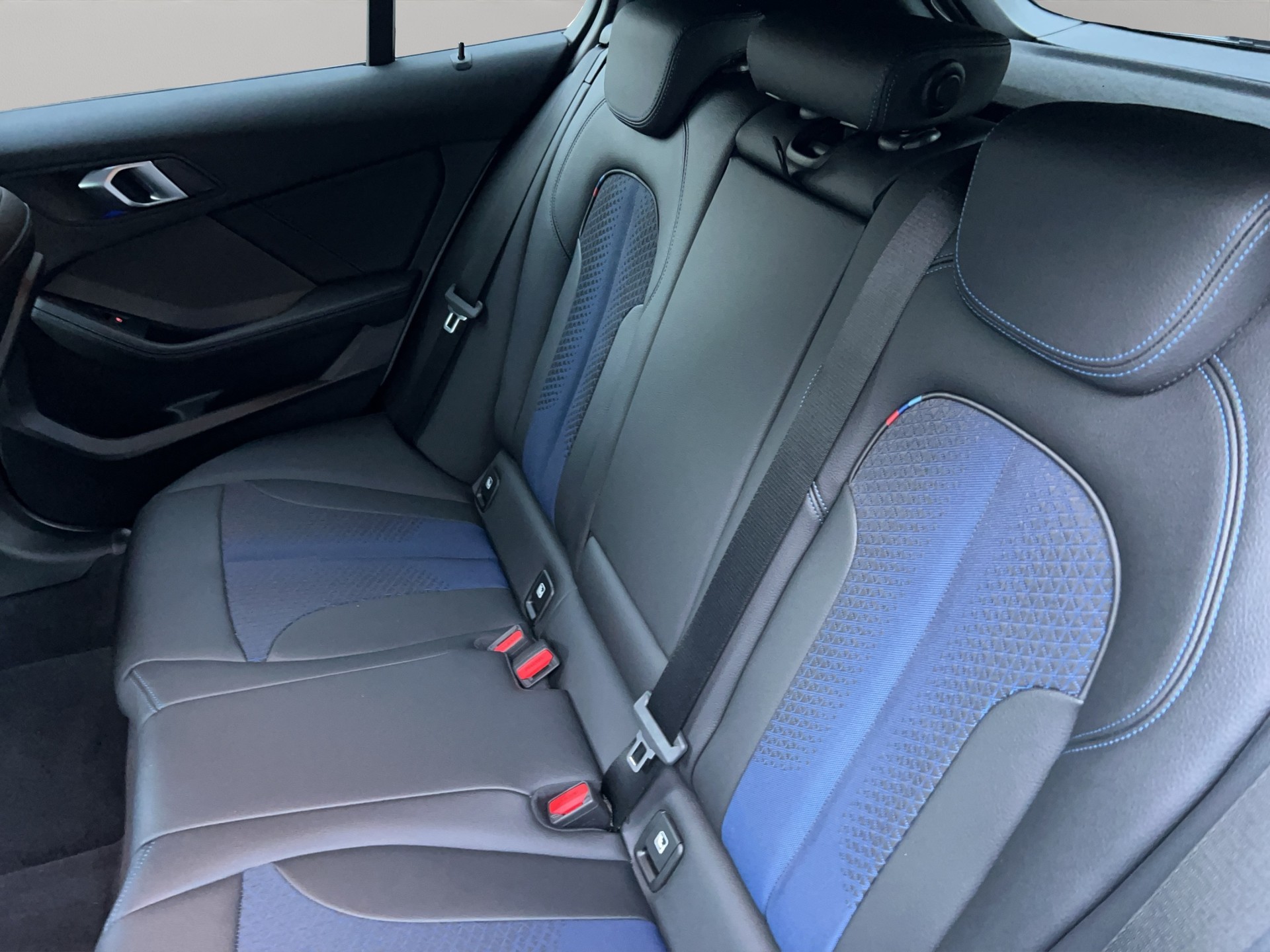 BMW 118i Pure M Sport Steptronic-image-18