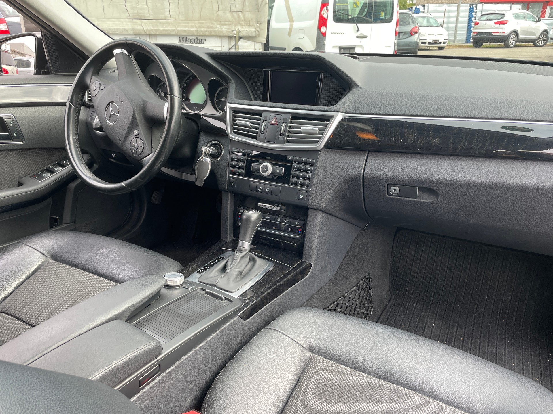 MERCEDES-BENZ E 220 CDI BlueEfficiency Elégance-image-8