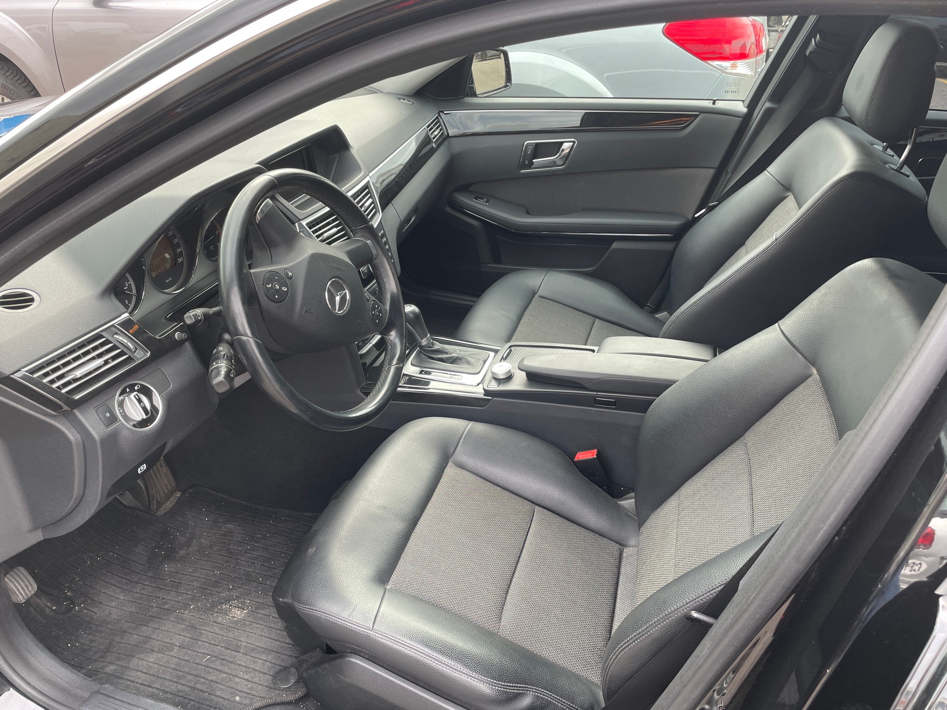MERCEDES-BENZ E 220 CDI BlueEfficiency Elégance-image-5