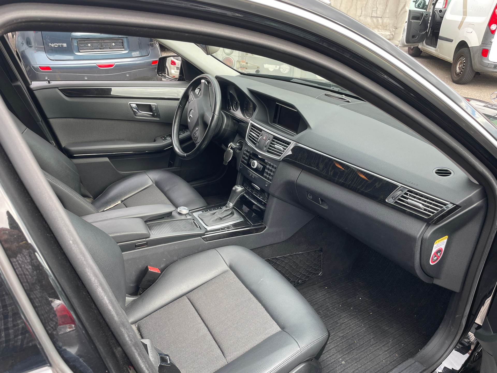 MERCEDES-BENZ E 220 CDI BlueEfficiency Elégance-image-6