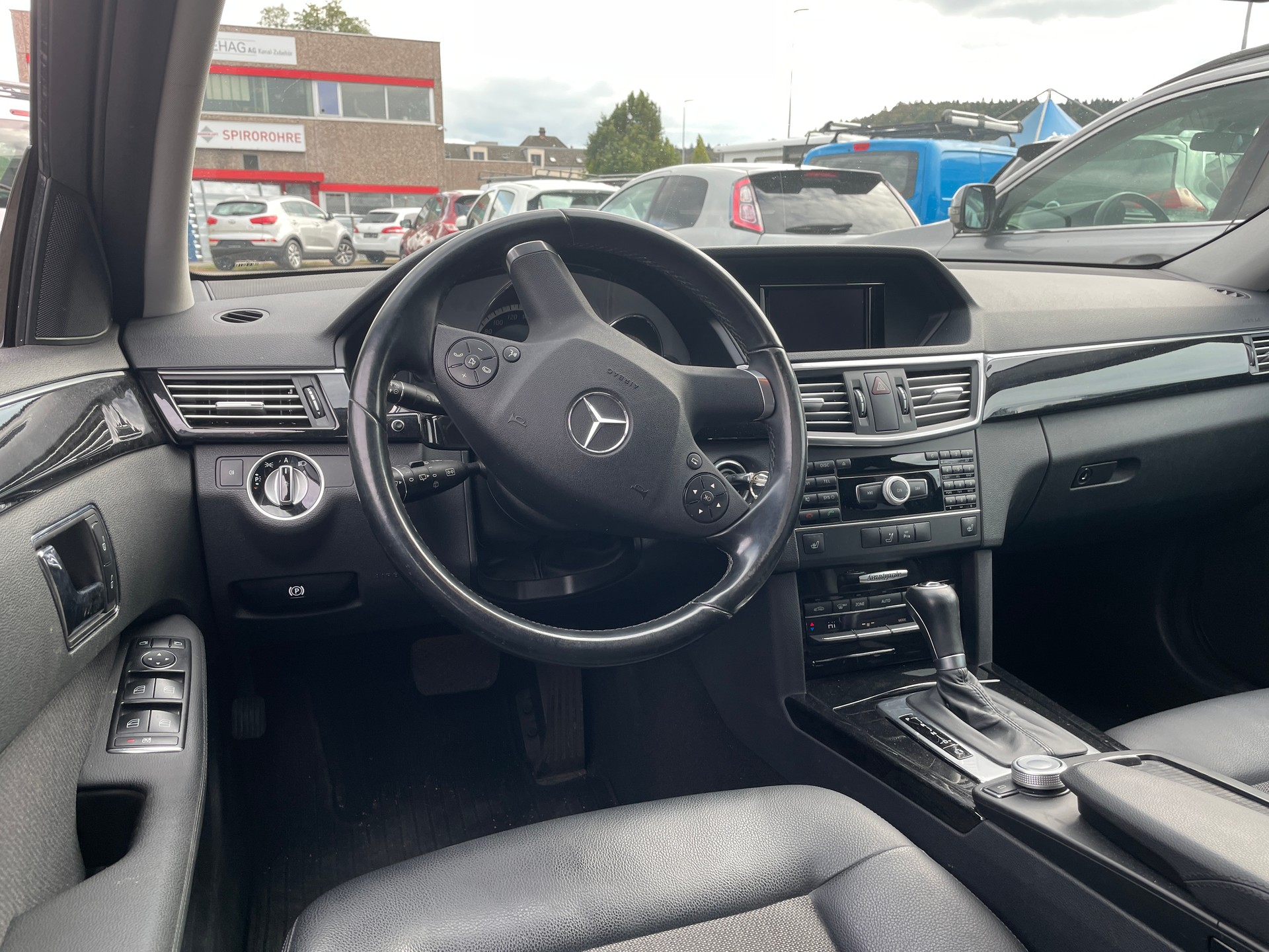 MERCEDES-BENZ E 220 CDI BlueEfficiency Elégance-image-9