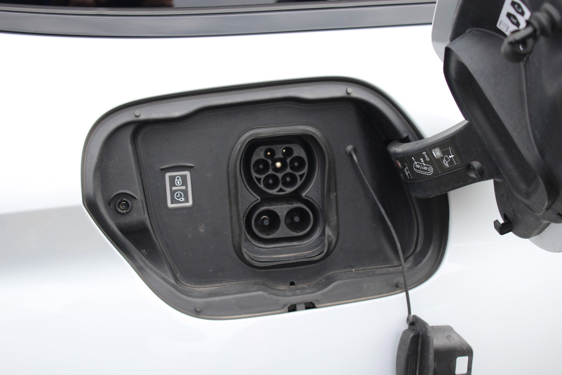 PEUGEOT 308 e SW Allure 54kWh-image-9
