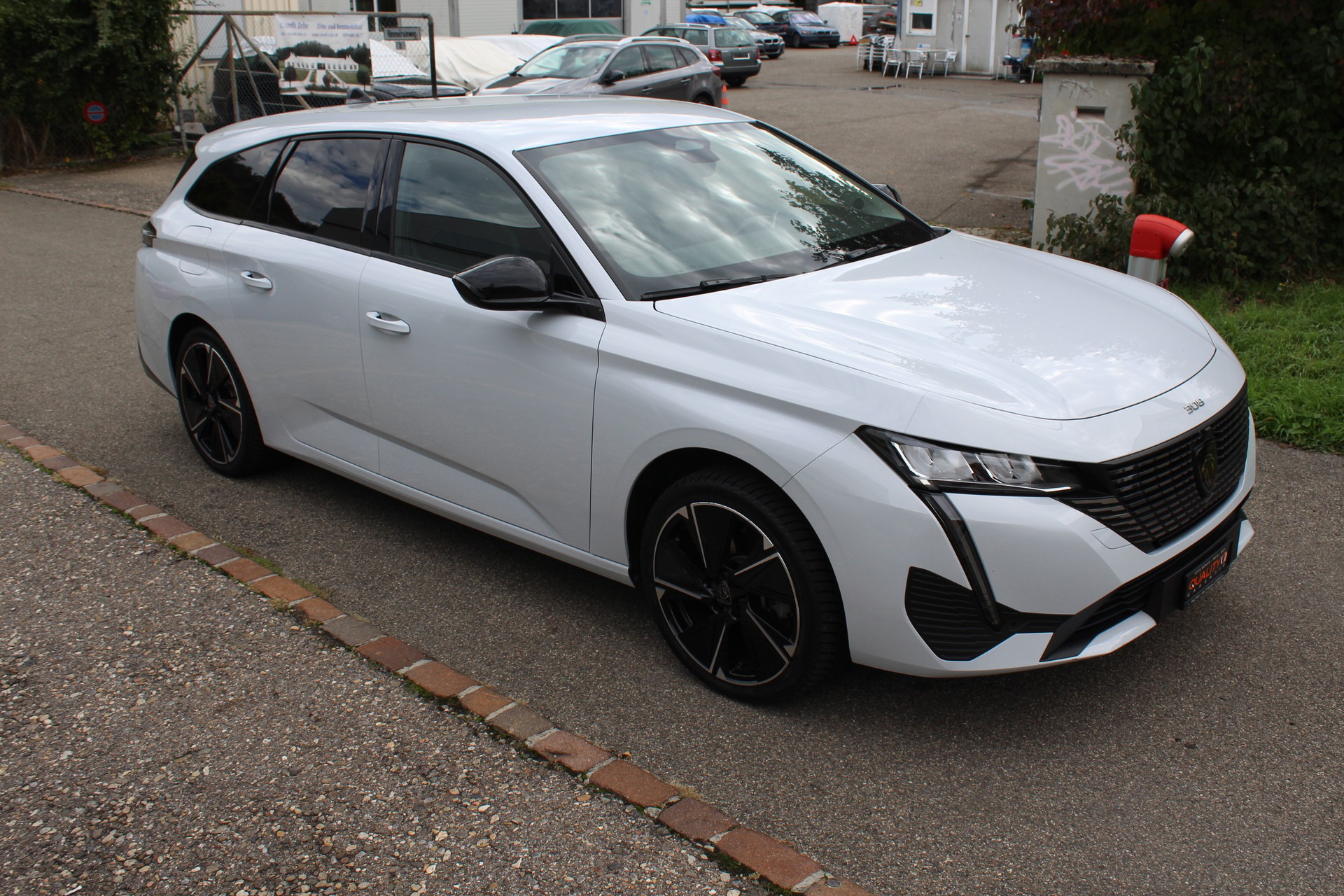 PEUGEOT 308 e SW Allure 54kWh-image-1
