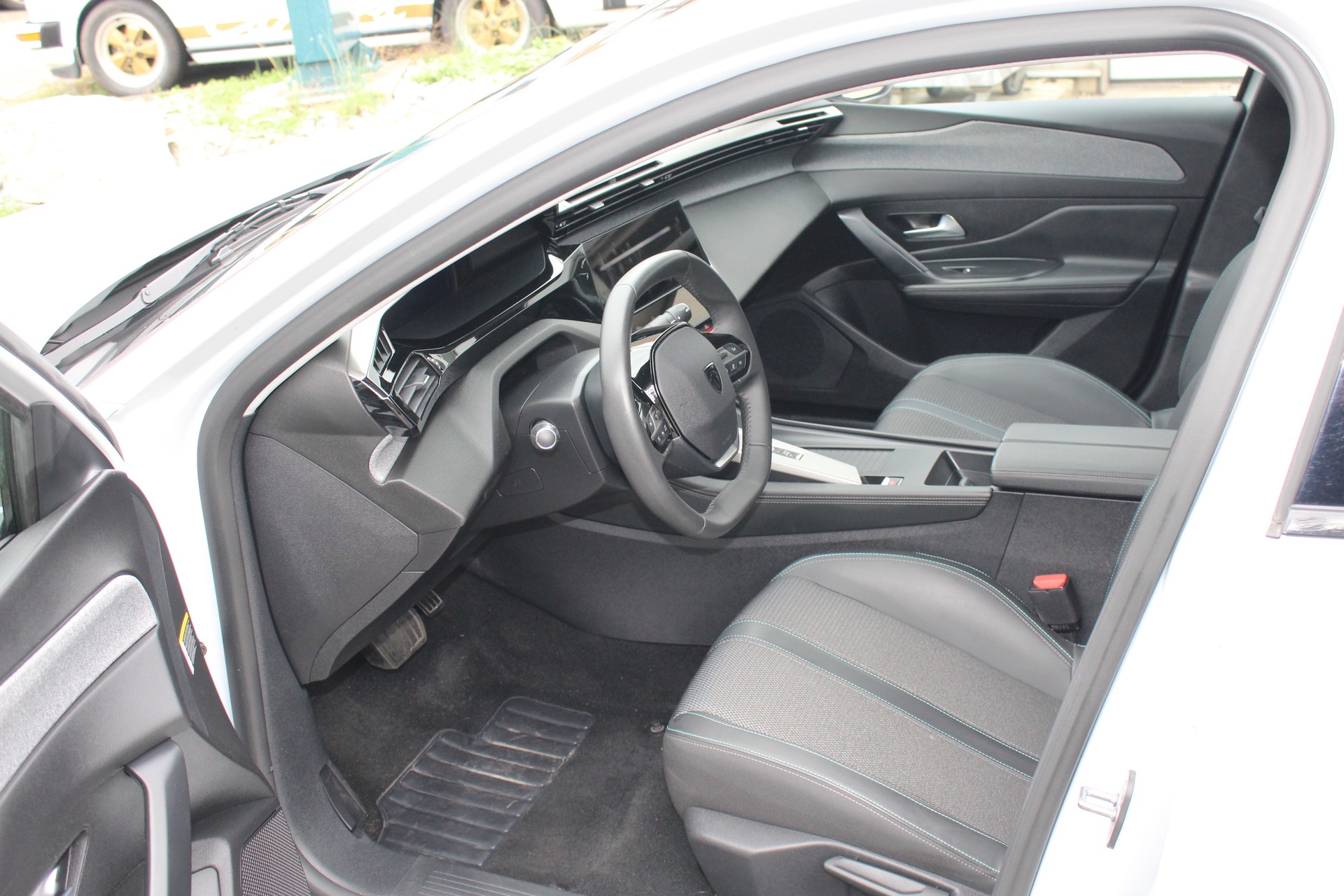 PEUGEOT 308 e SW Allure 54kWh-image-4