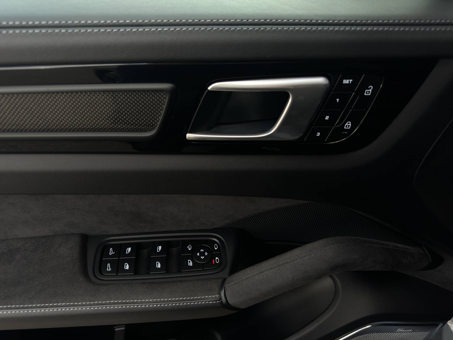 PORSCHE Cayenne Turbo GT Coupé-image-9
