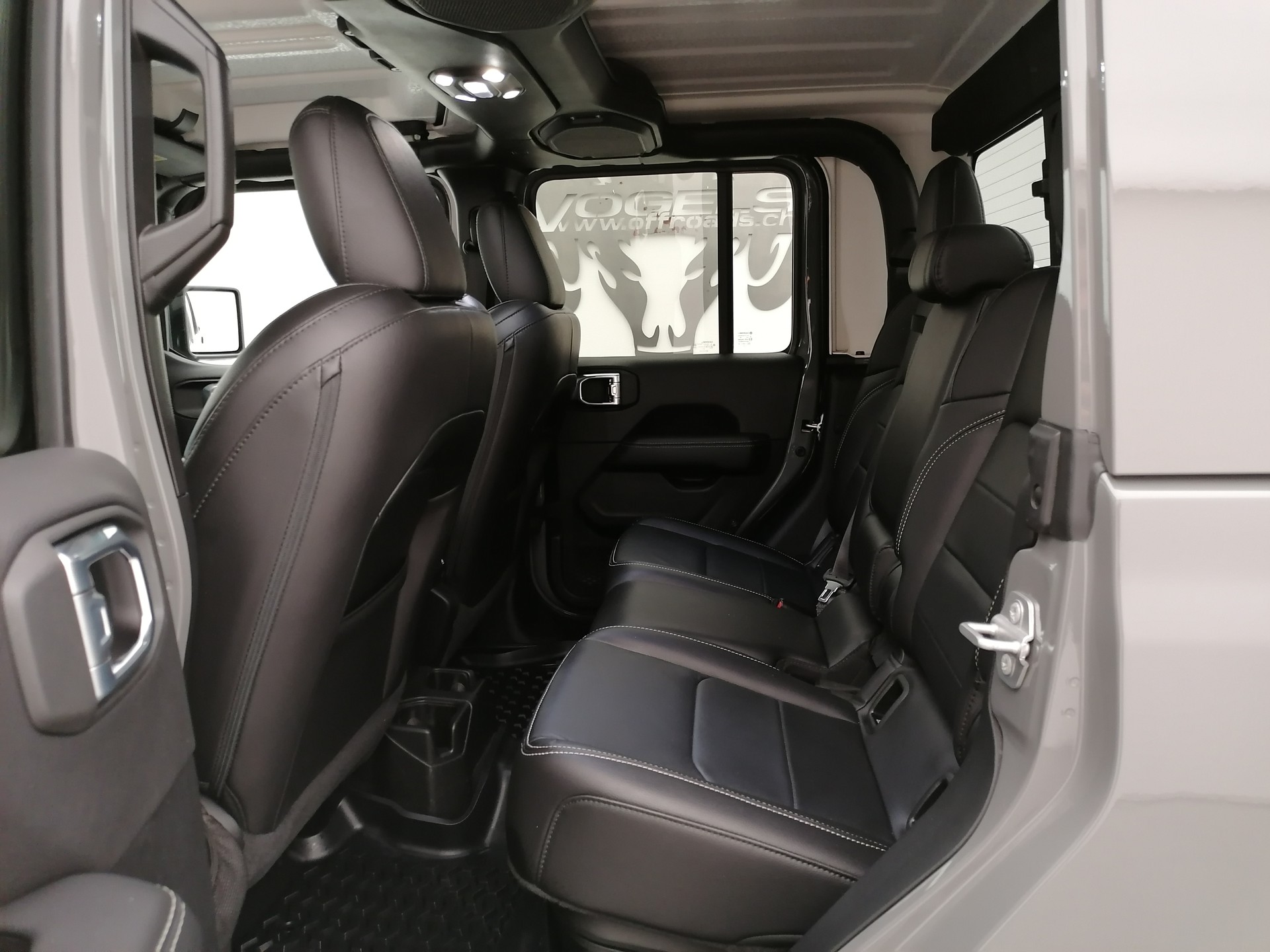 JEEP Gladiator 3.0 V6 Overland-image-10