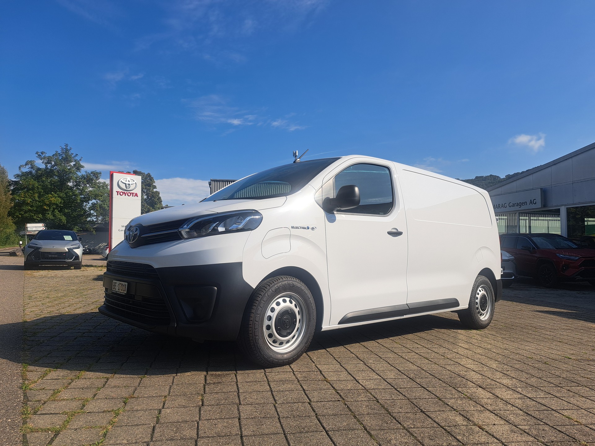 TOYOTA Proace EV 75kWh Medium Active-image-1