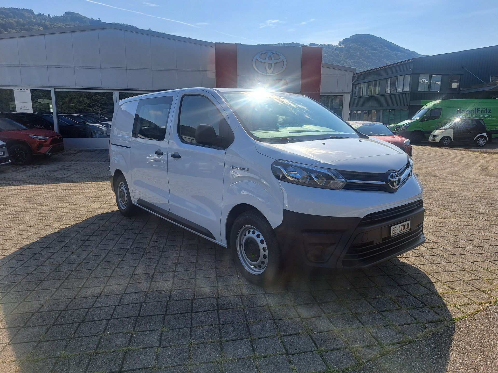 TOYOTA Proace EV 75kWh Medium Active-image-3