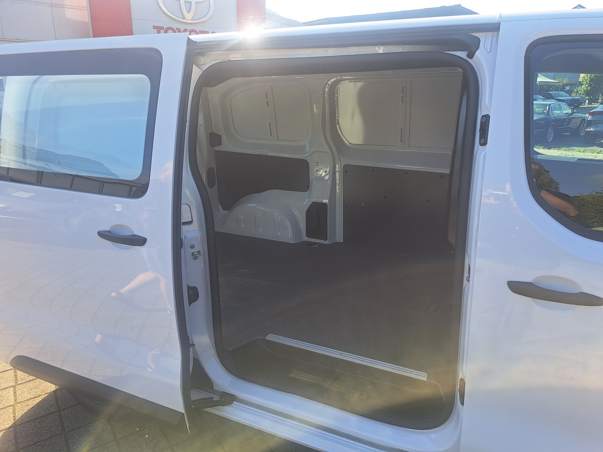 TOYOTA Proace EV 75kWh Medium Active-image-7