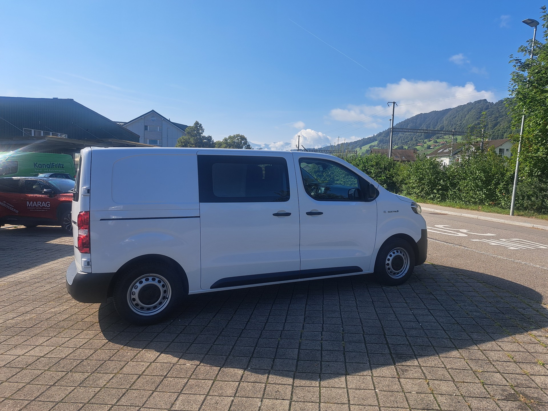 TOYOTA Proace EV 75kWh Medium Active-image-4