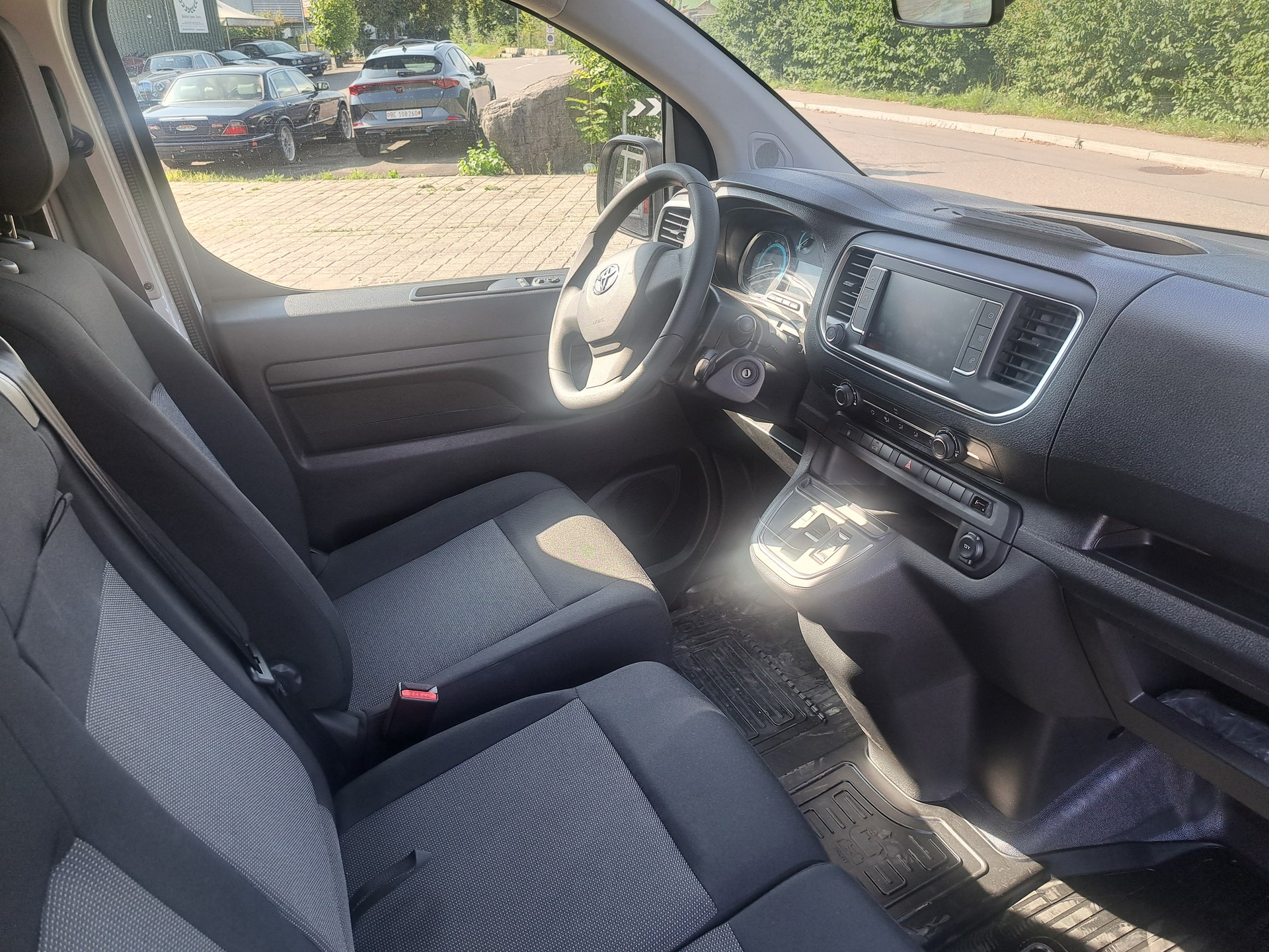 TOYOTA Proace EV 75kWh Medium Active-image-5